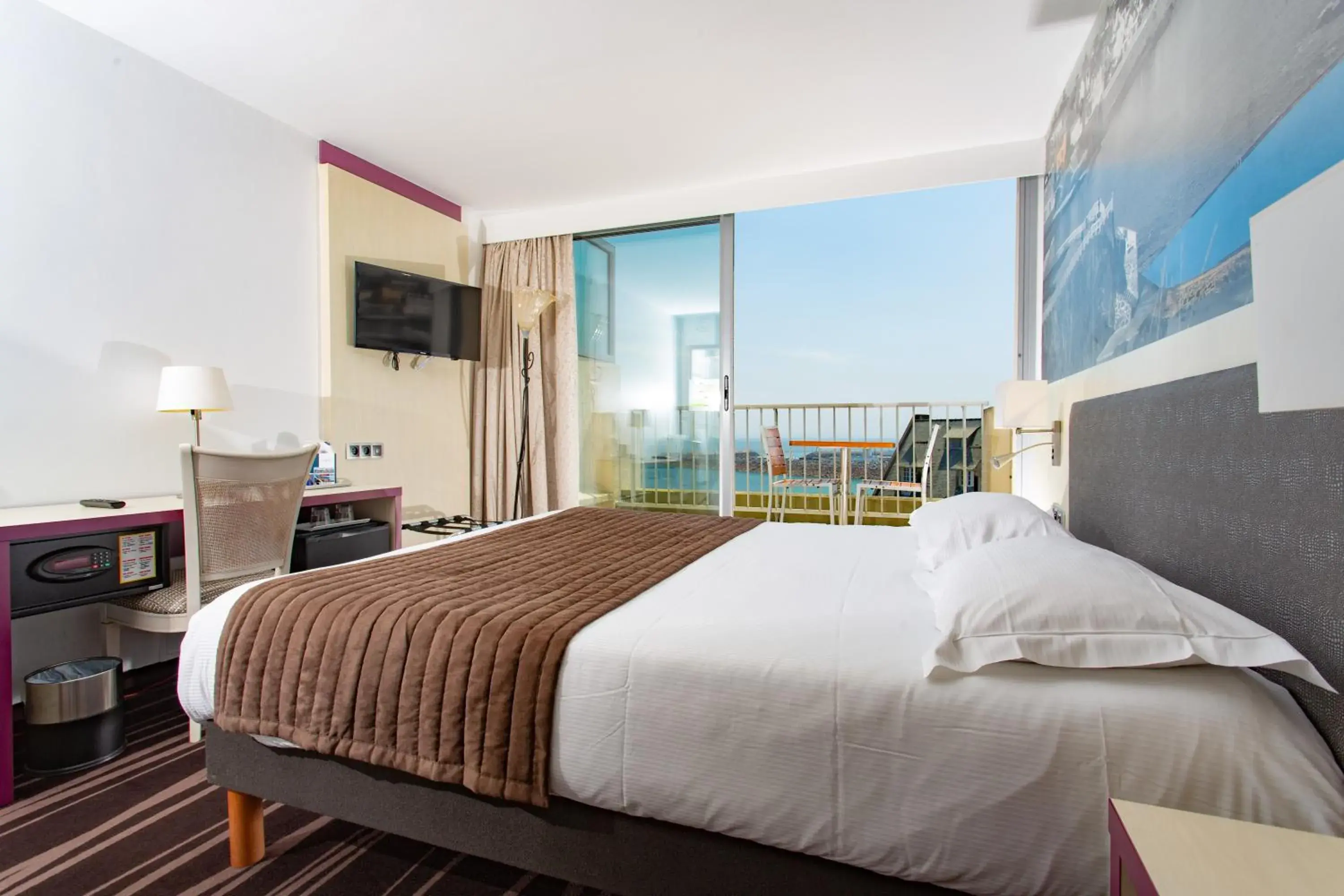 Comfort Double Room with Terrace and Lateral Sea View in Hotel Ker Moor Saint-Quay Portrieux Comfort Double Room with Terrace and Lateral Sea View in Hotel Ker Moor Saint-Quay Portrieux