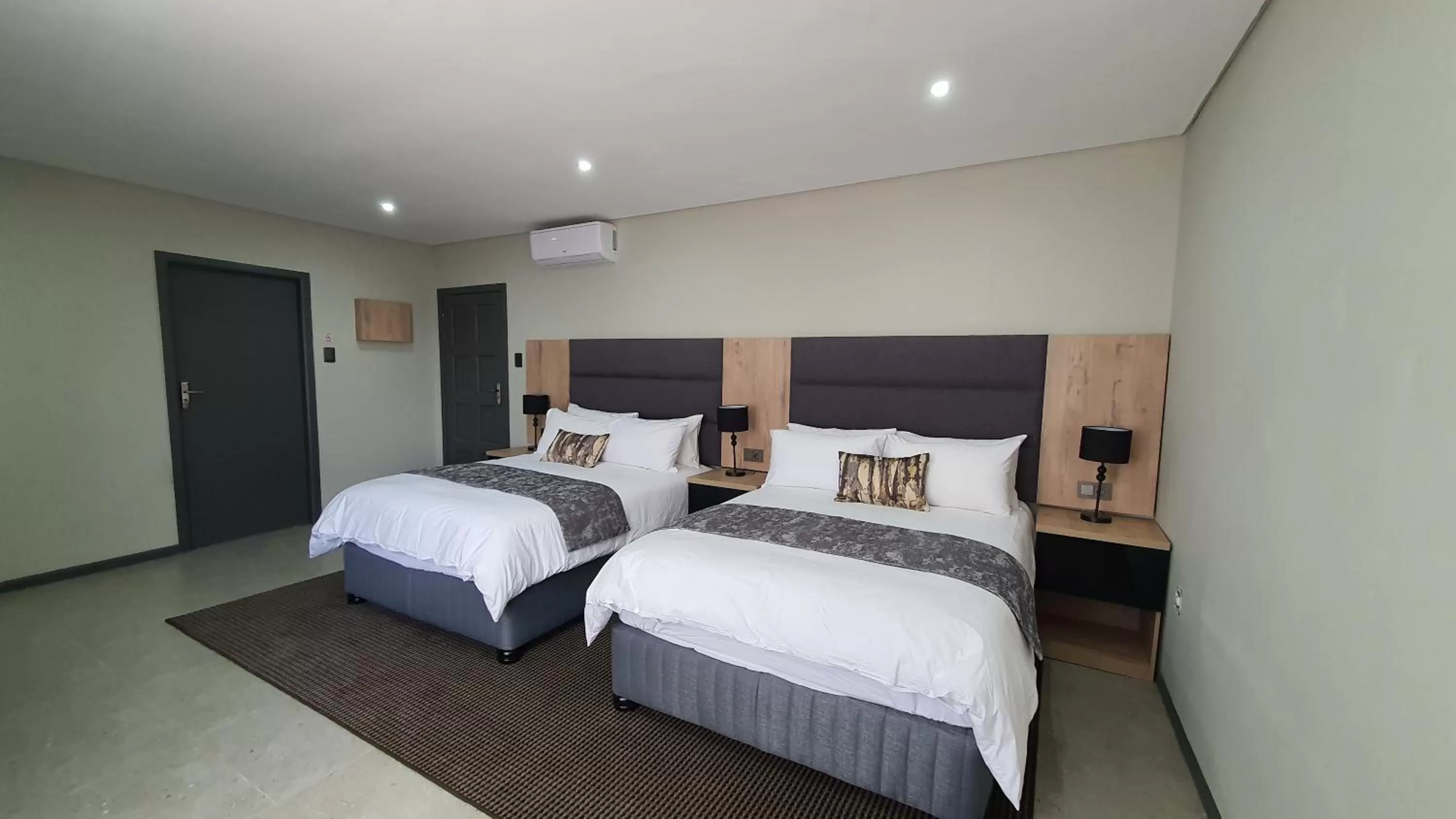 Photo of the whole room, Bed in Luxe on Ridge Boutique Hotel