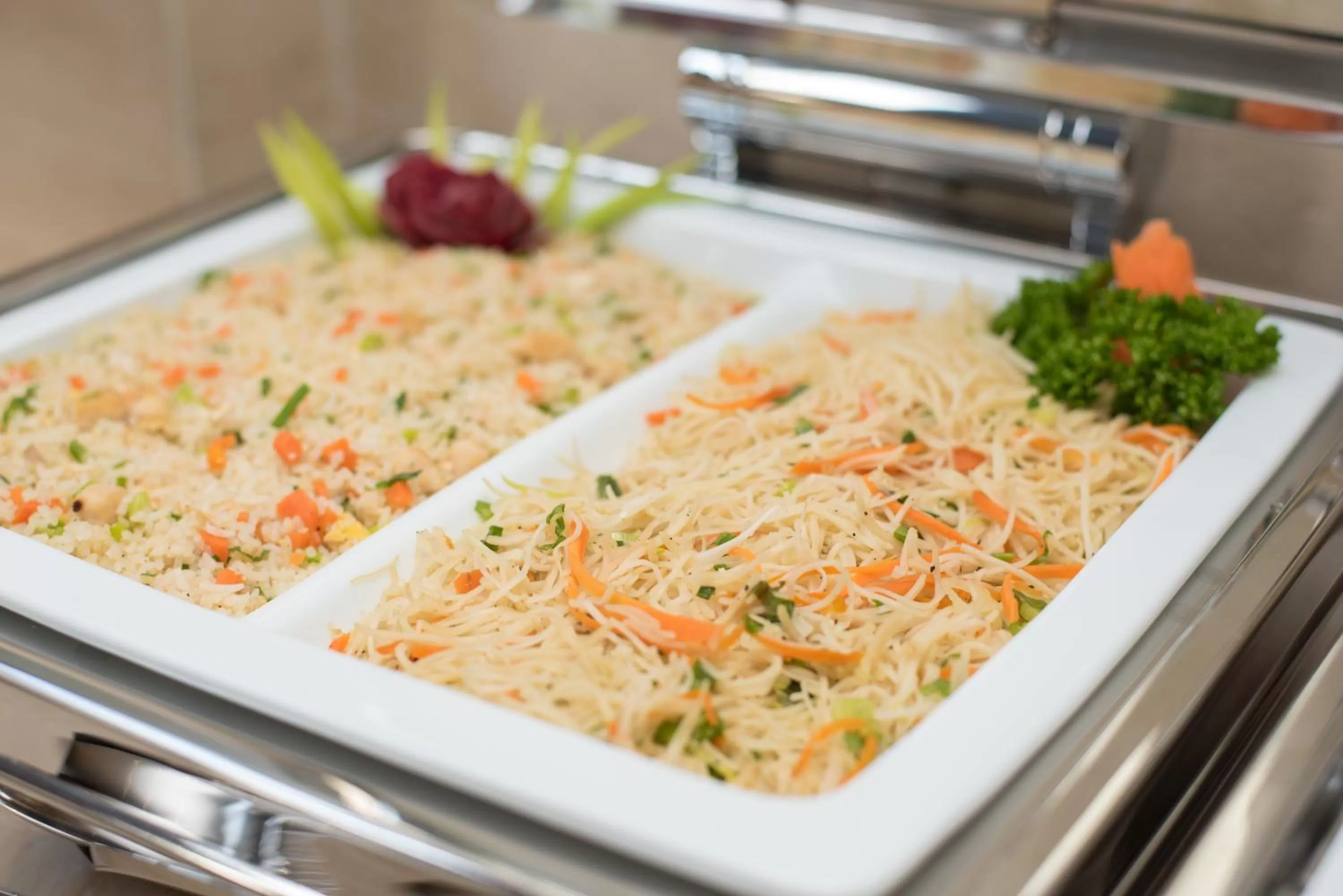 Restaurant/places to eat in Samann Grand