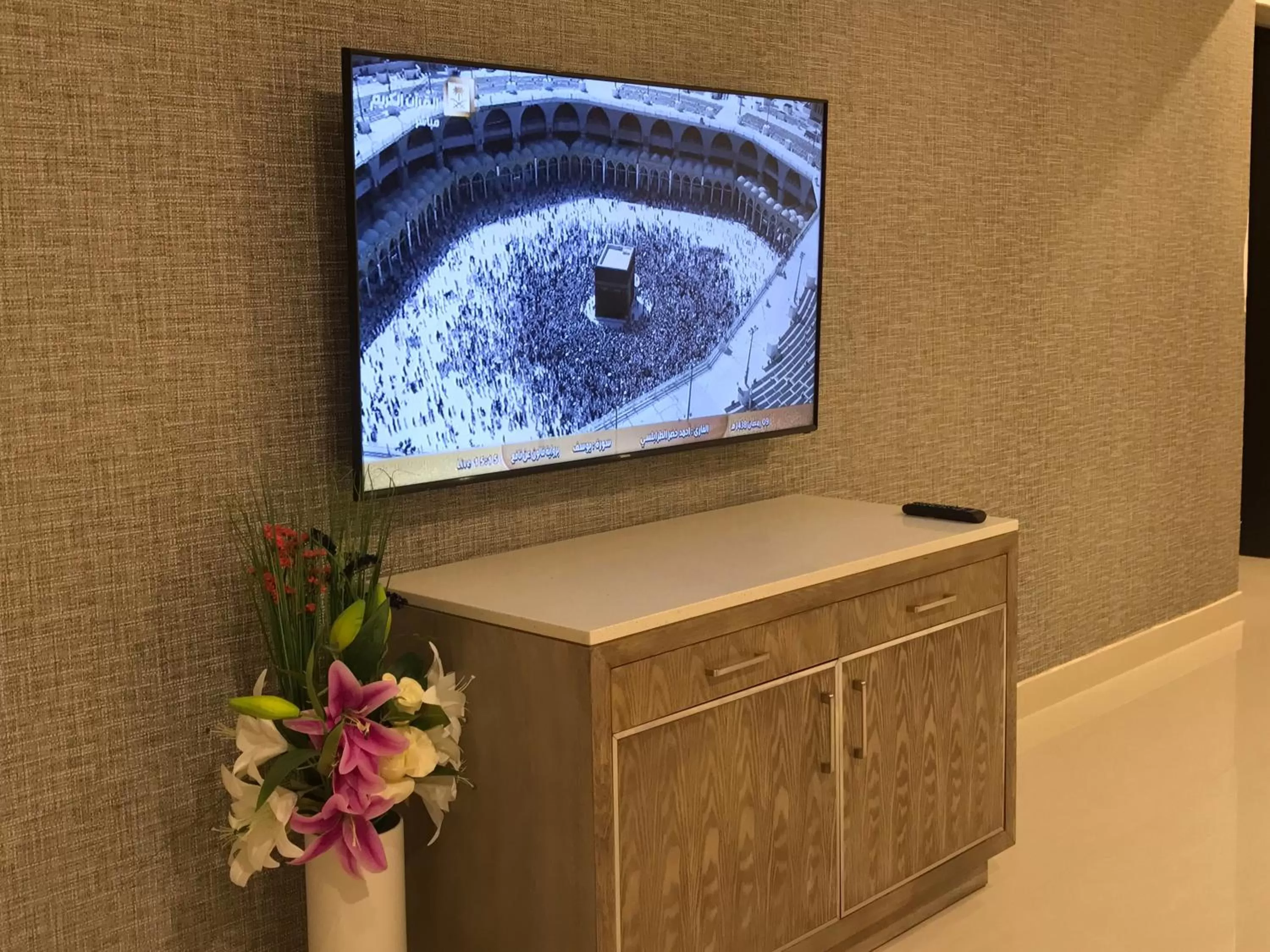 Lounge or bar, TV/Entertainment Center in Nooryana Suites and Apartments