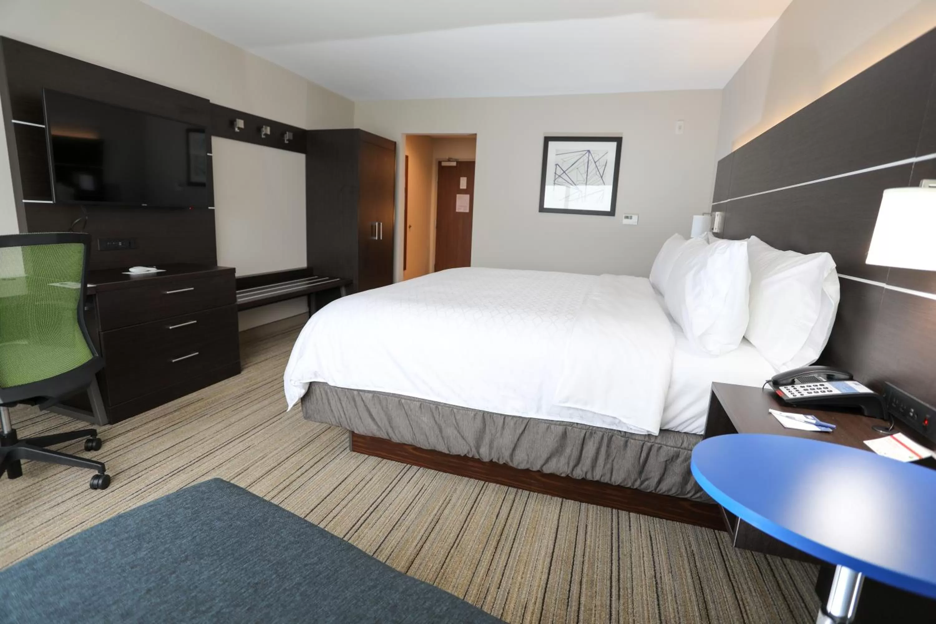 Bedroom, Bed in Holiday Inn Express & Suites - Forney by IHG