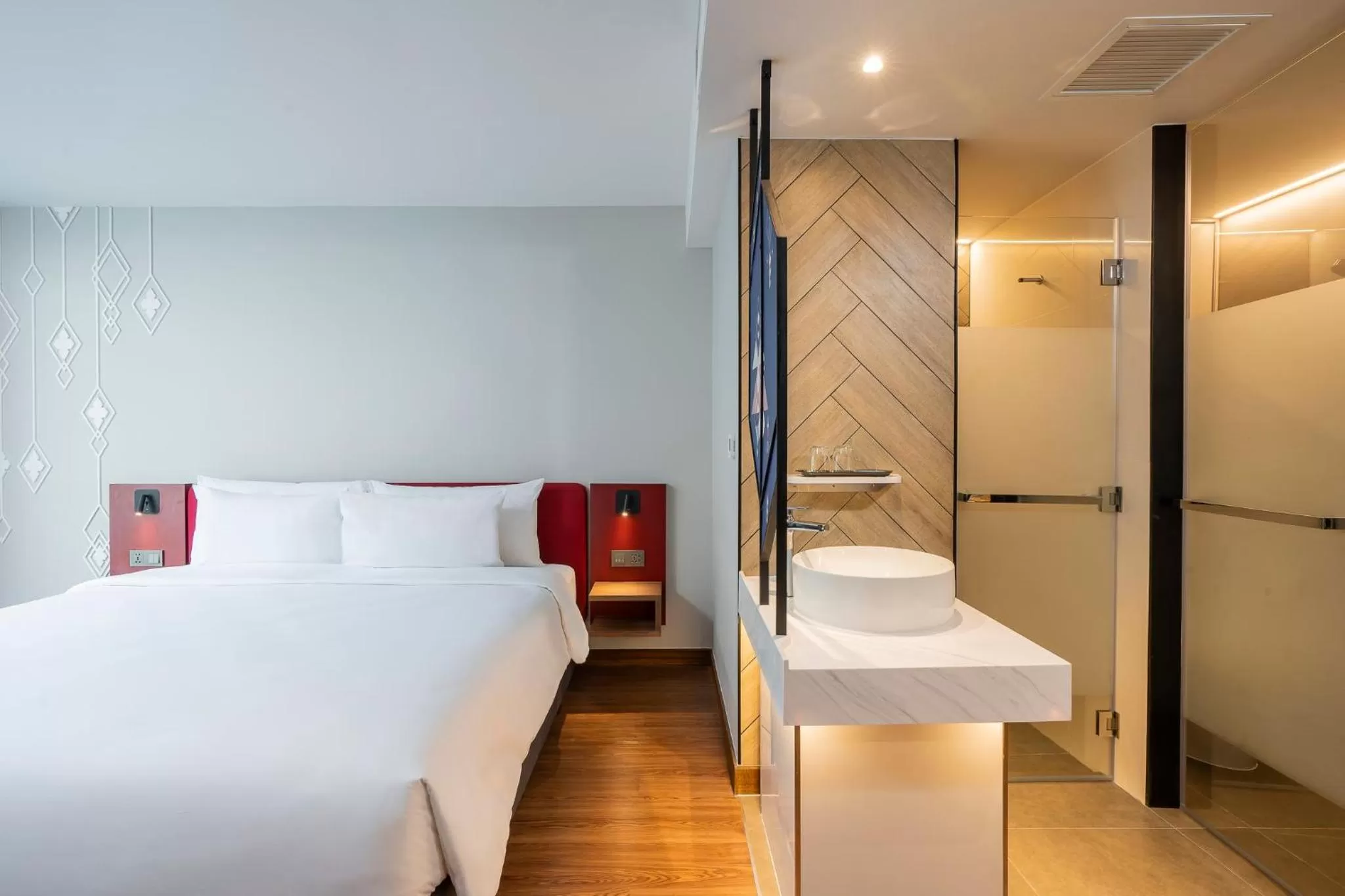 Bedroom, Bed in Centara Life Hotel Bangkok Phra Nakhon