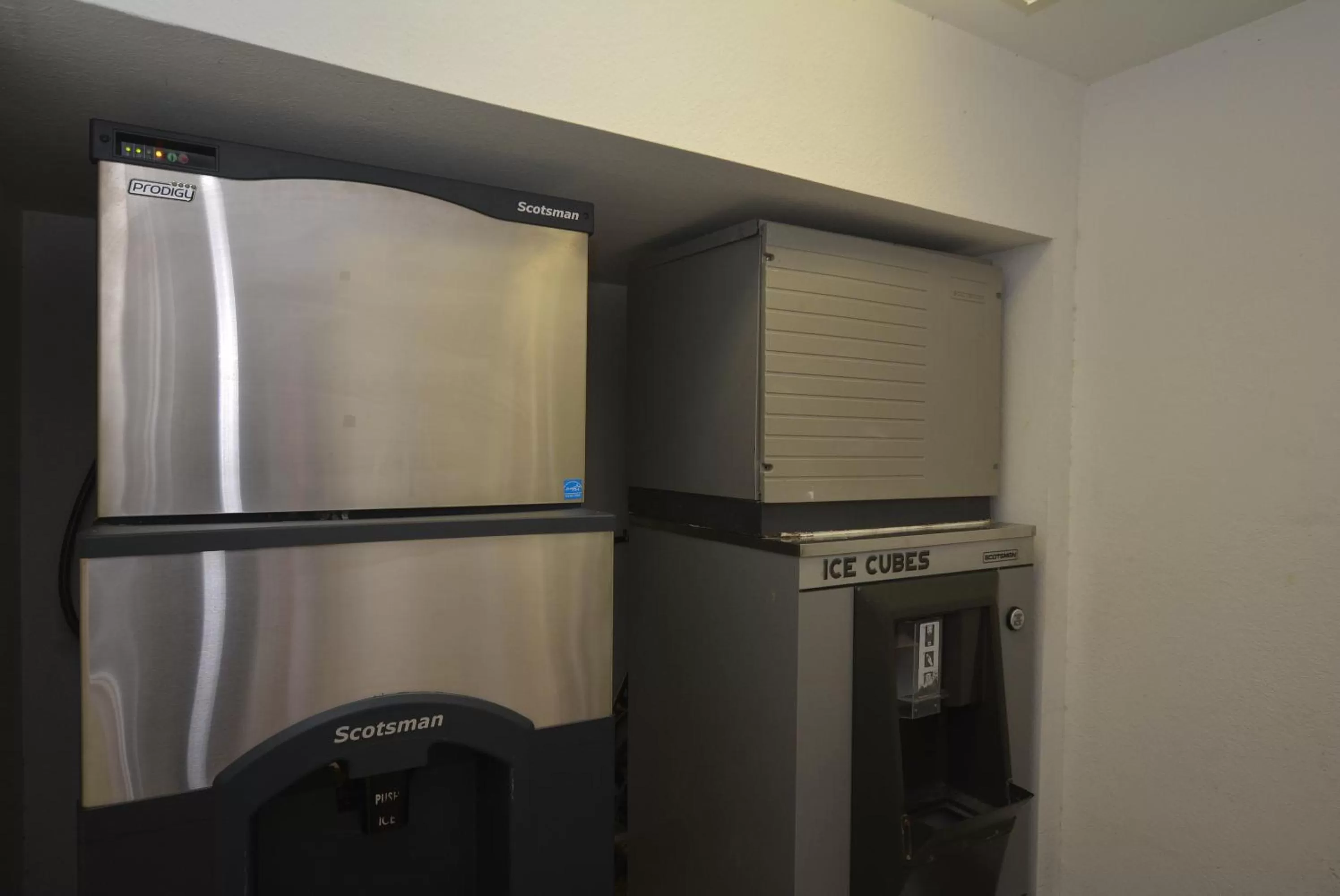 Property building in Super 8 by Wyndham Midwest City OK