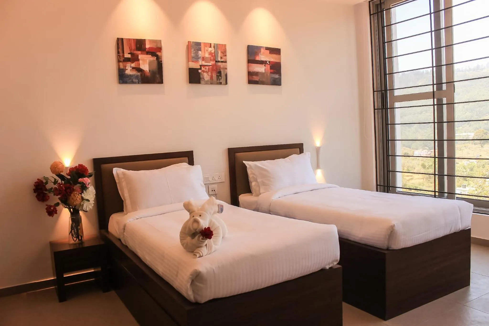 Photo of the whole room, Bed in Silver Mist