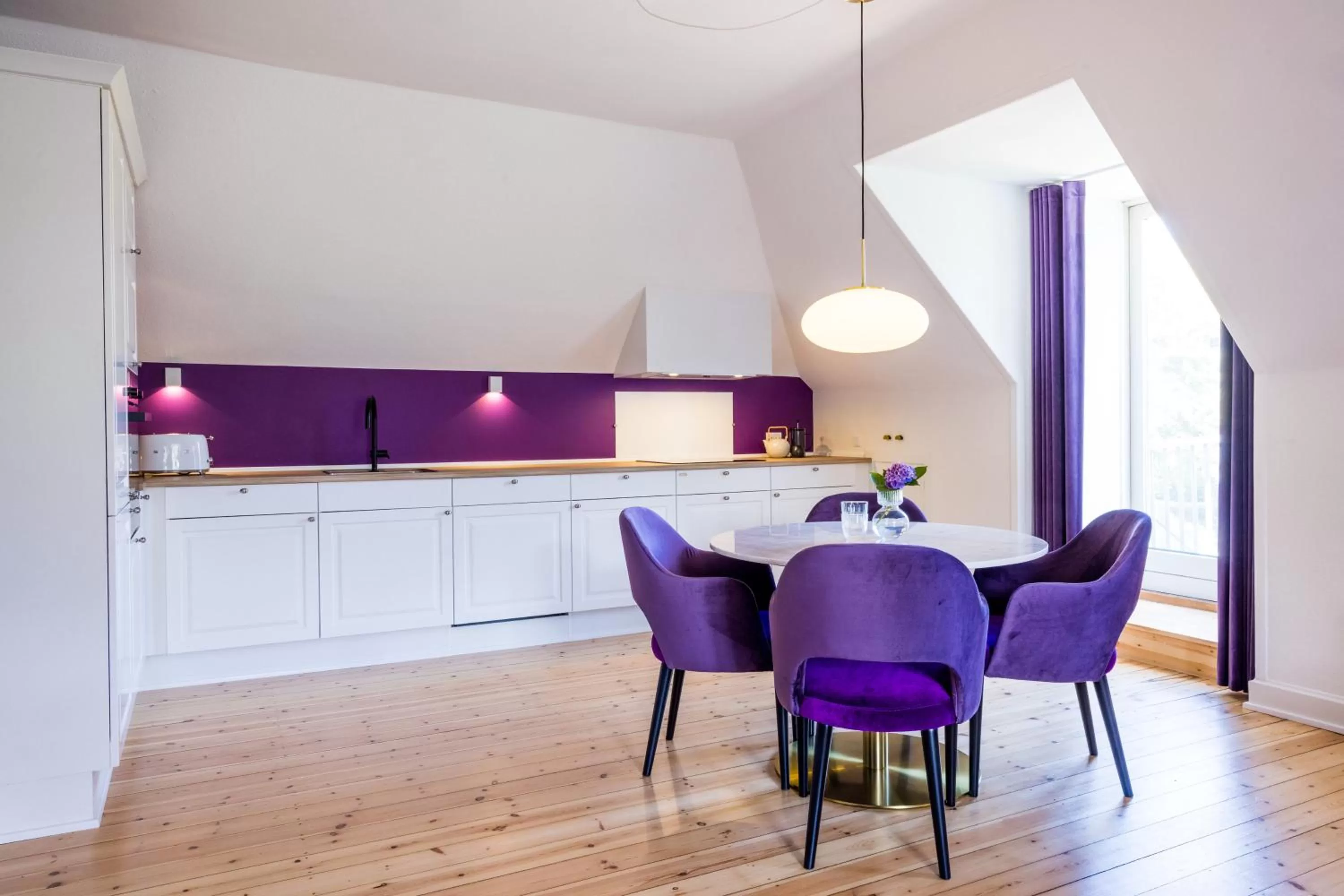 Kitchen or kitchenette in Gem Suites Holiday Apartments