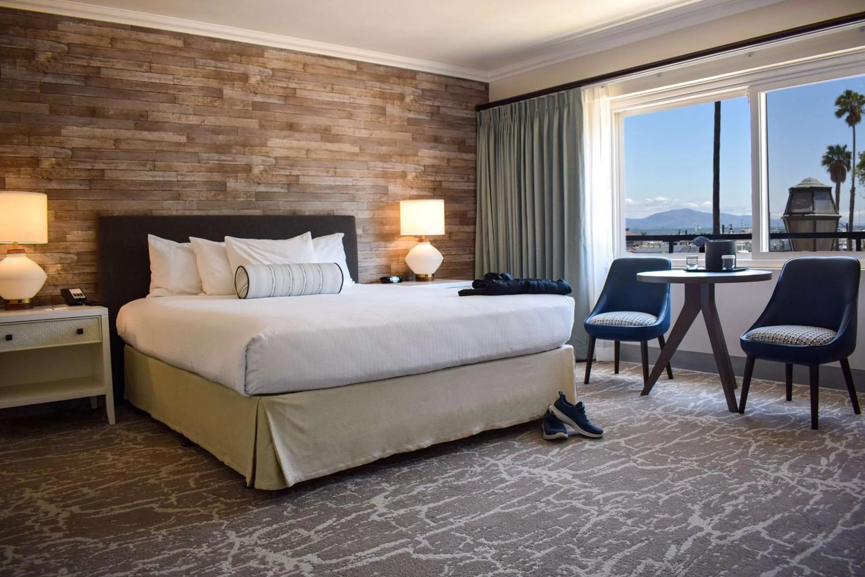 Photo of the whole room, Bed in Beachside Inn