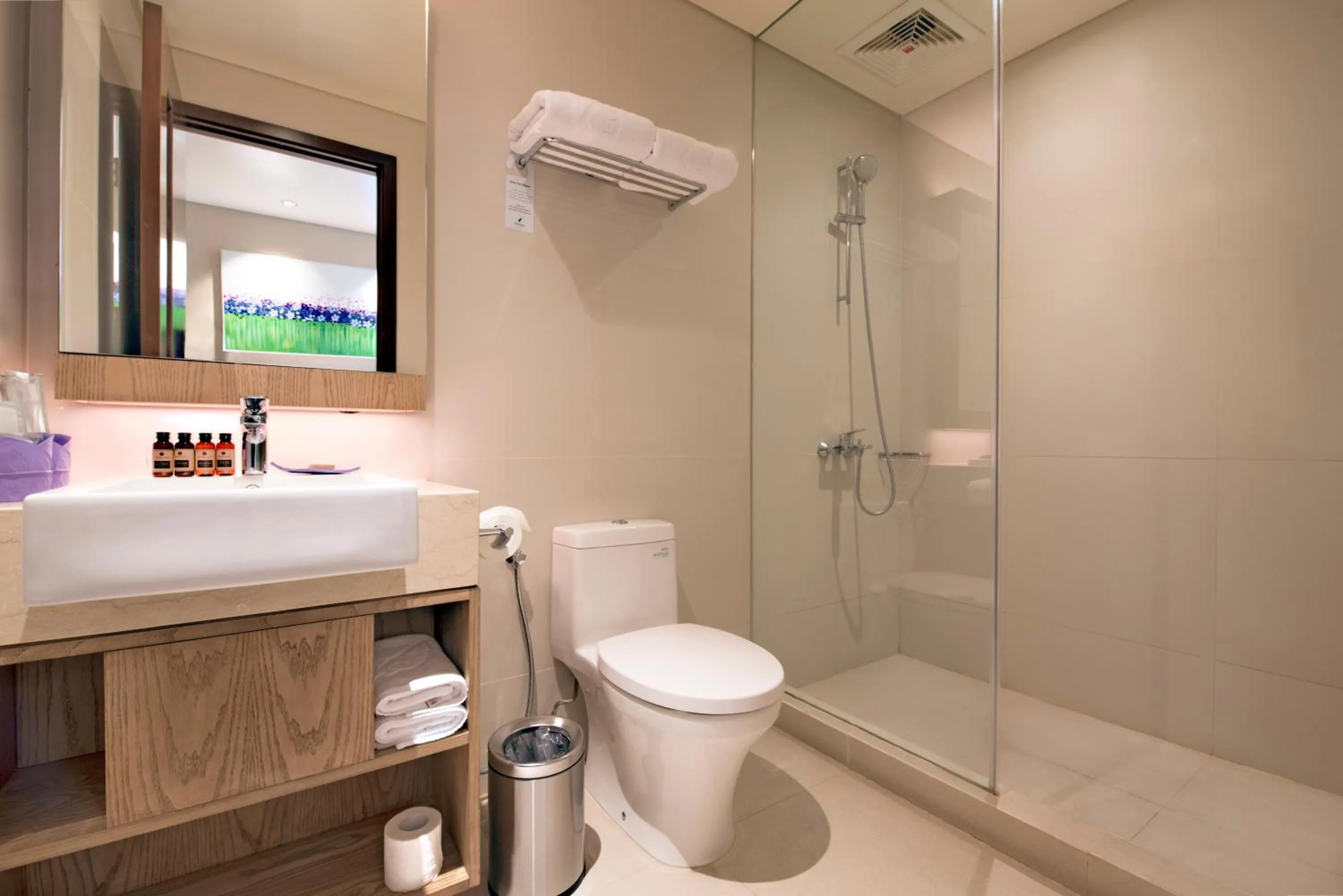 Shower in Dwijaya House of Pakubuwono