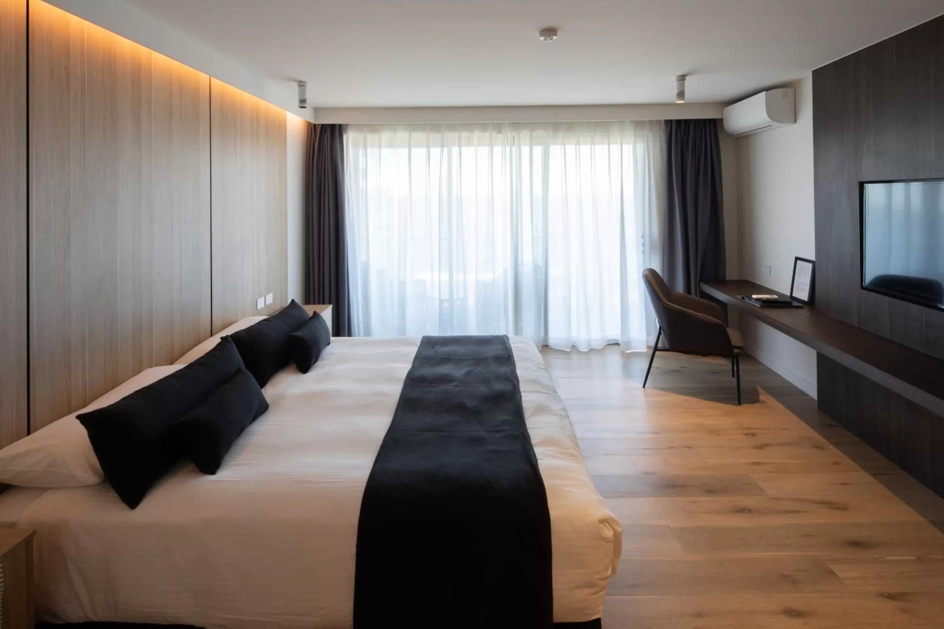 King Room with Balcony - Top Floor in Ocean Front Motel King Room with Balcony - Top Floor in Ocean Front Motel