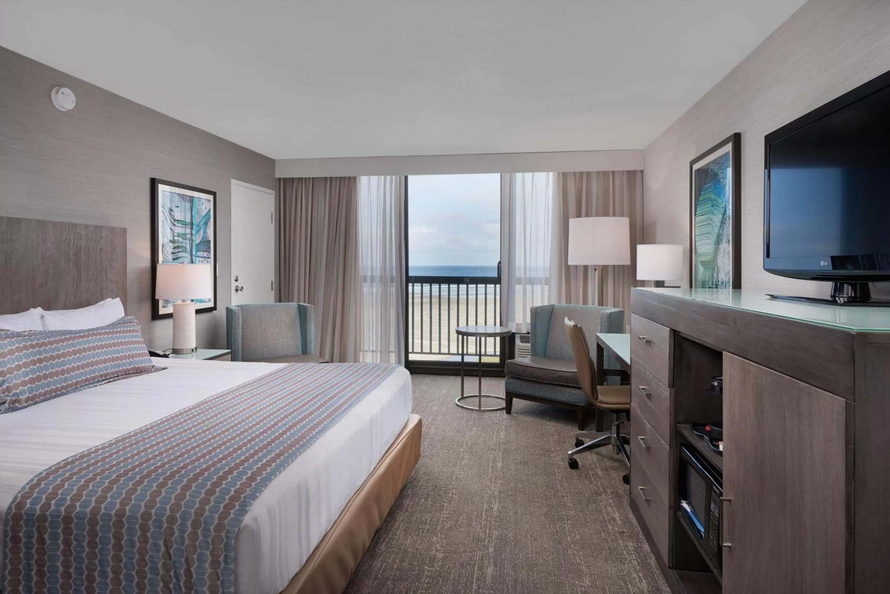 Photo of the whole room, Bed in Best Western Plus Agate Beach Inn