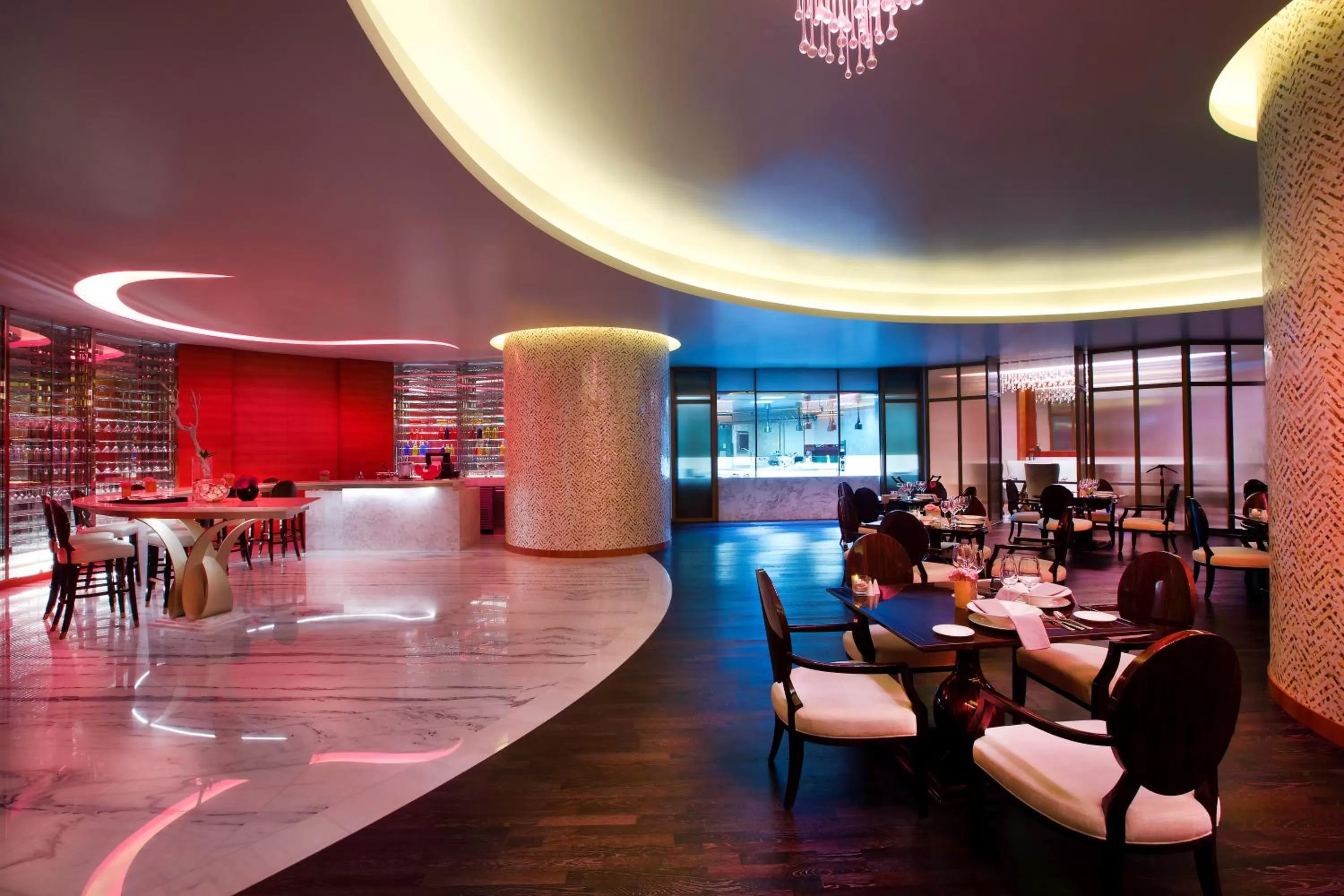 Restaurant/places to eat in Bab Al Qasr Hotel