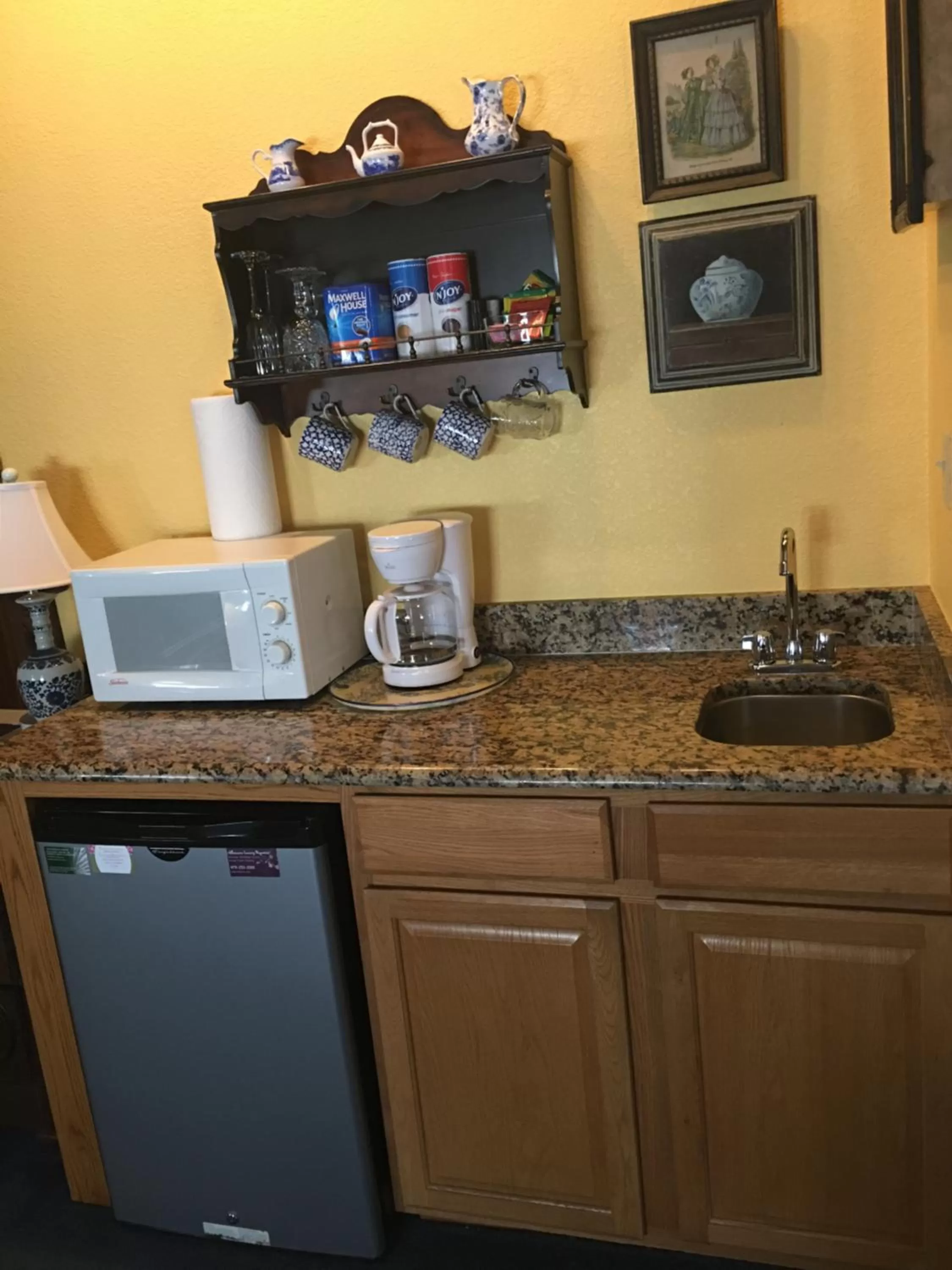 minibar in All Seasons Inn