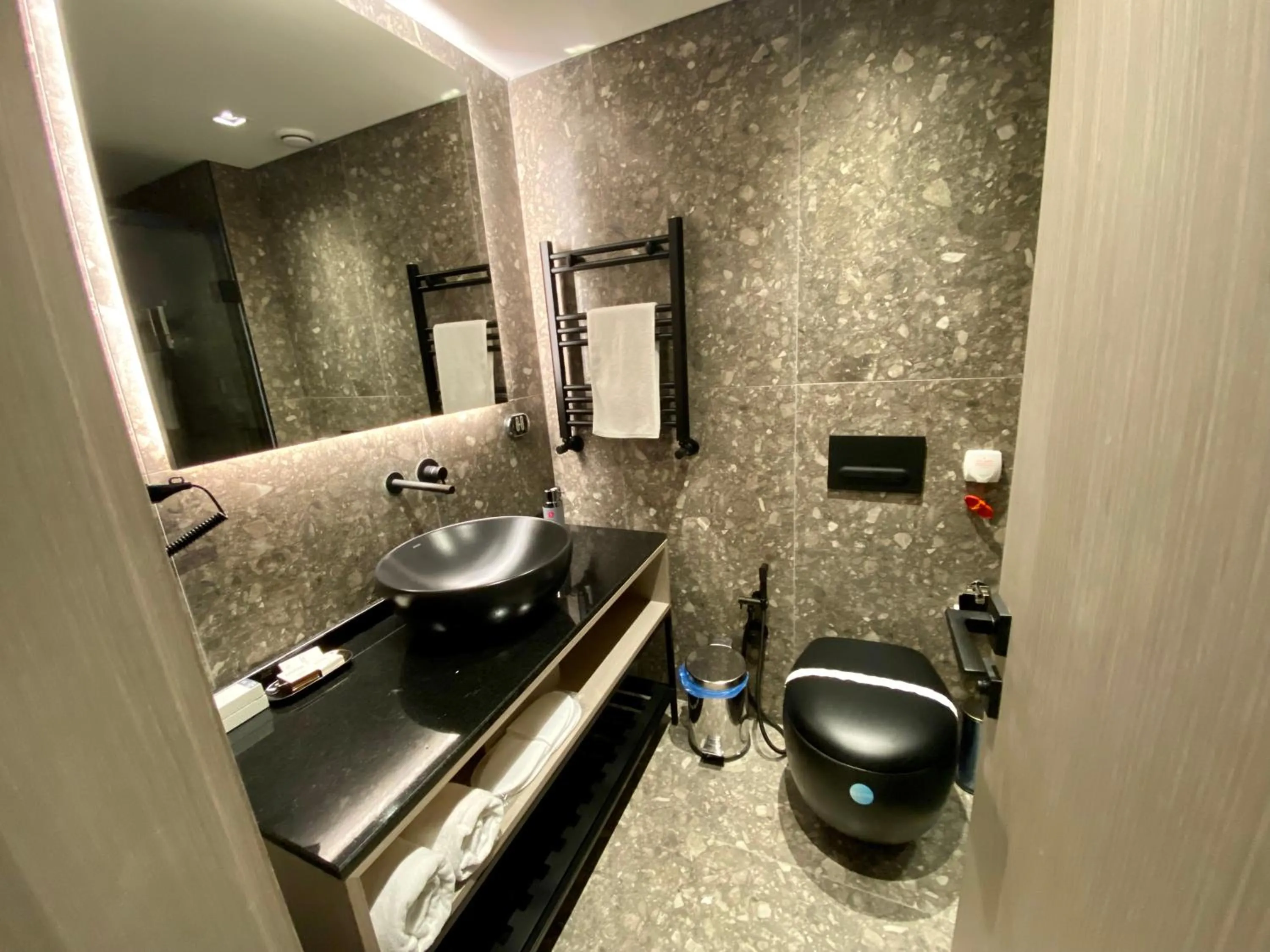 Toilet in Triada Hotel Karaköy