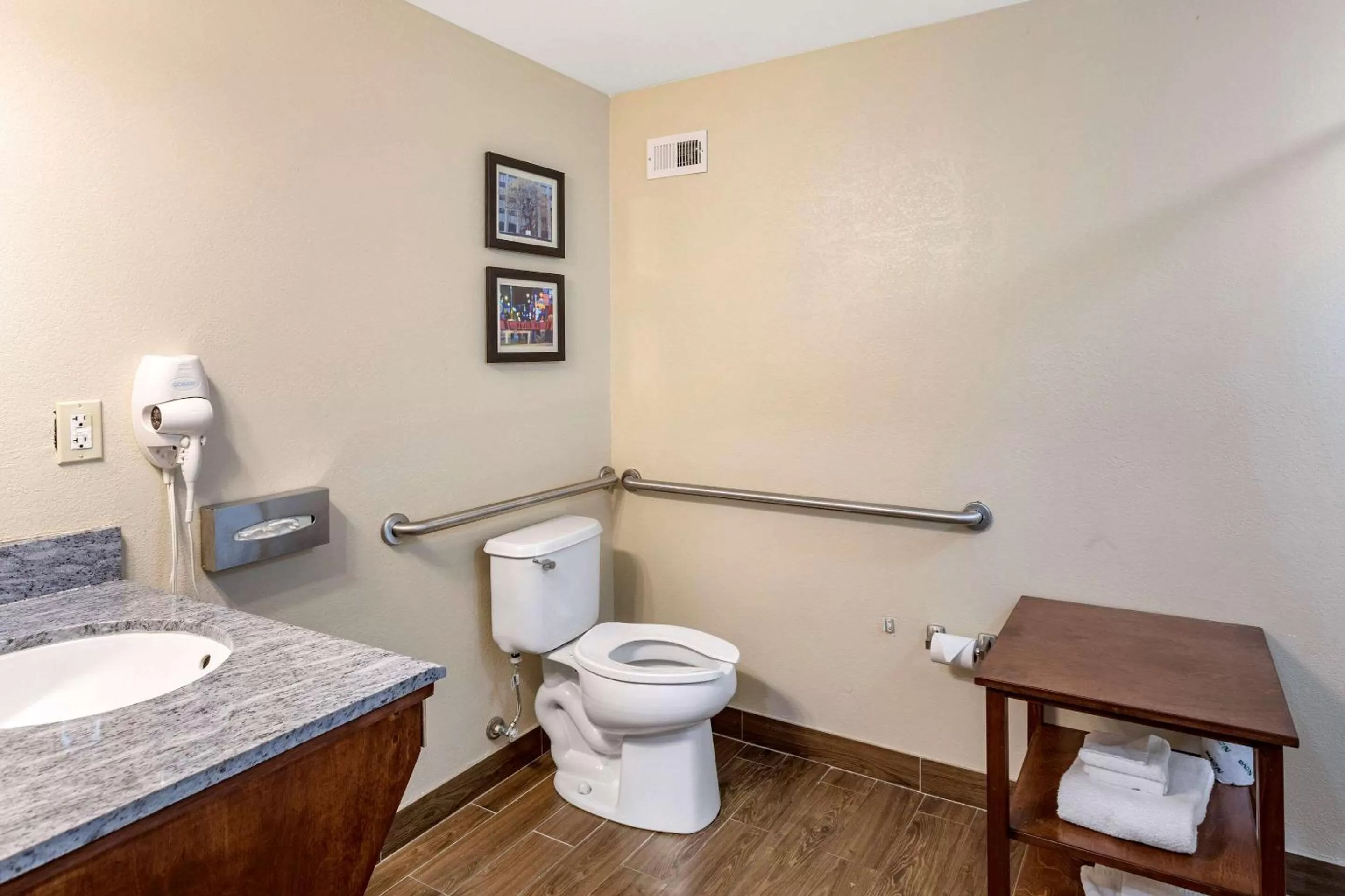 Bathroom in Comfort Inn & Suites Atoka-Millington