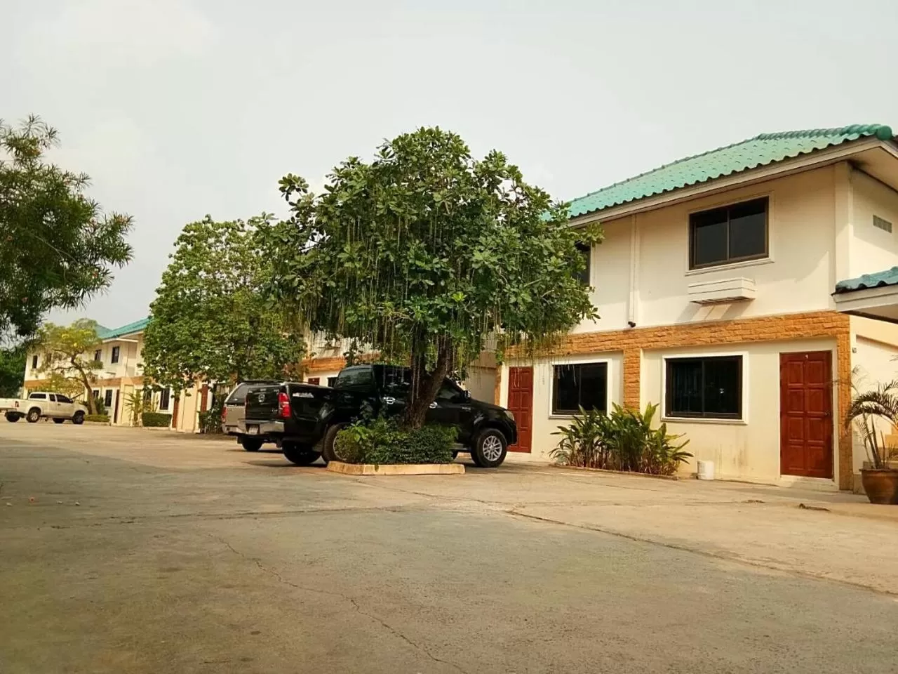 Facade/entrance in โรงแรมฟ้าพราวฝน Fah Proud Fon Hotel