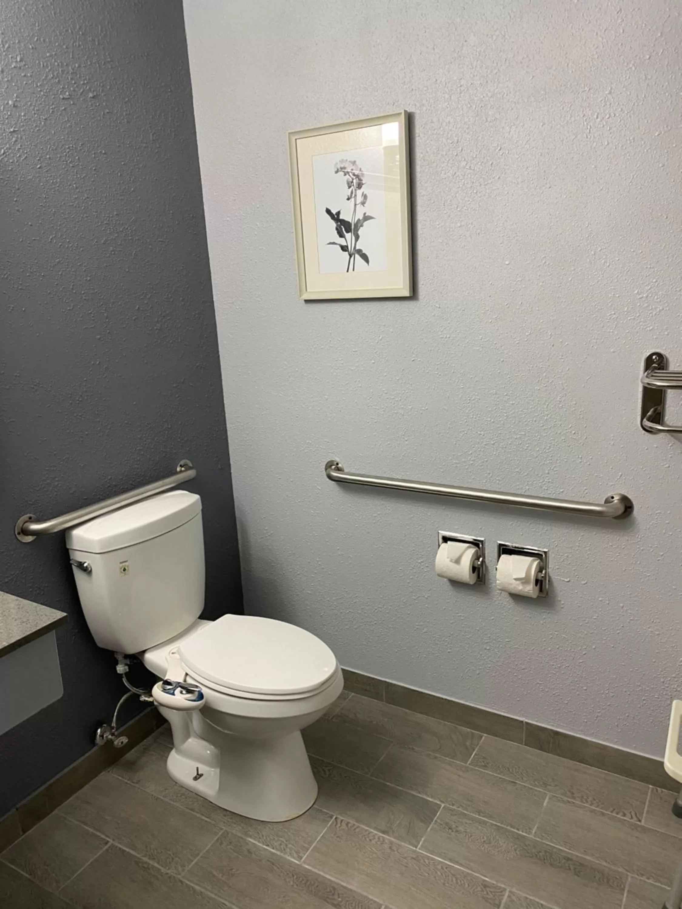 Toilet in American Inn Cedar Rapids South