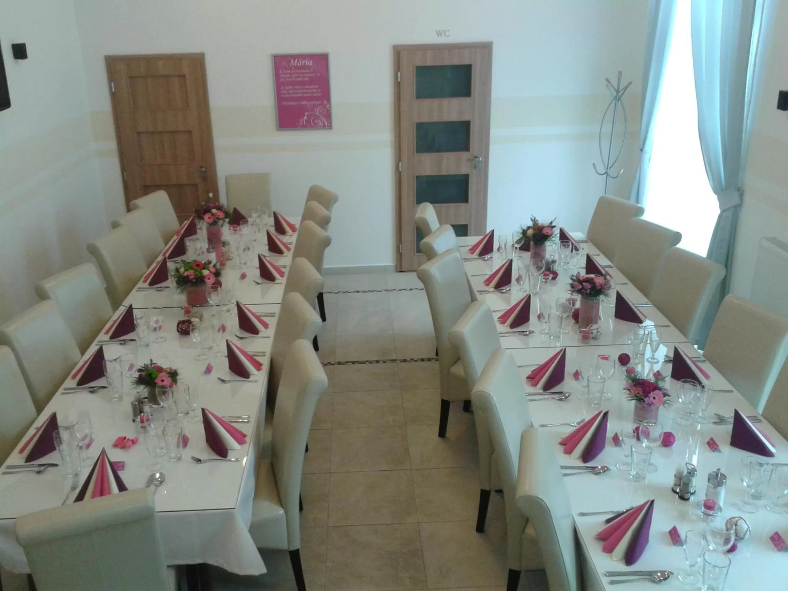 Restaurant/places to eat in Hotel RICHTR