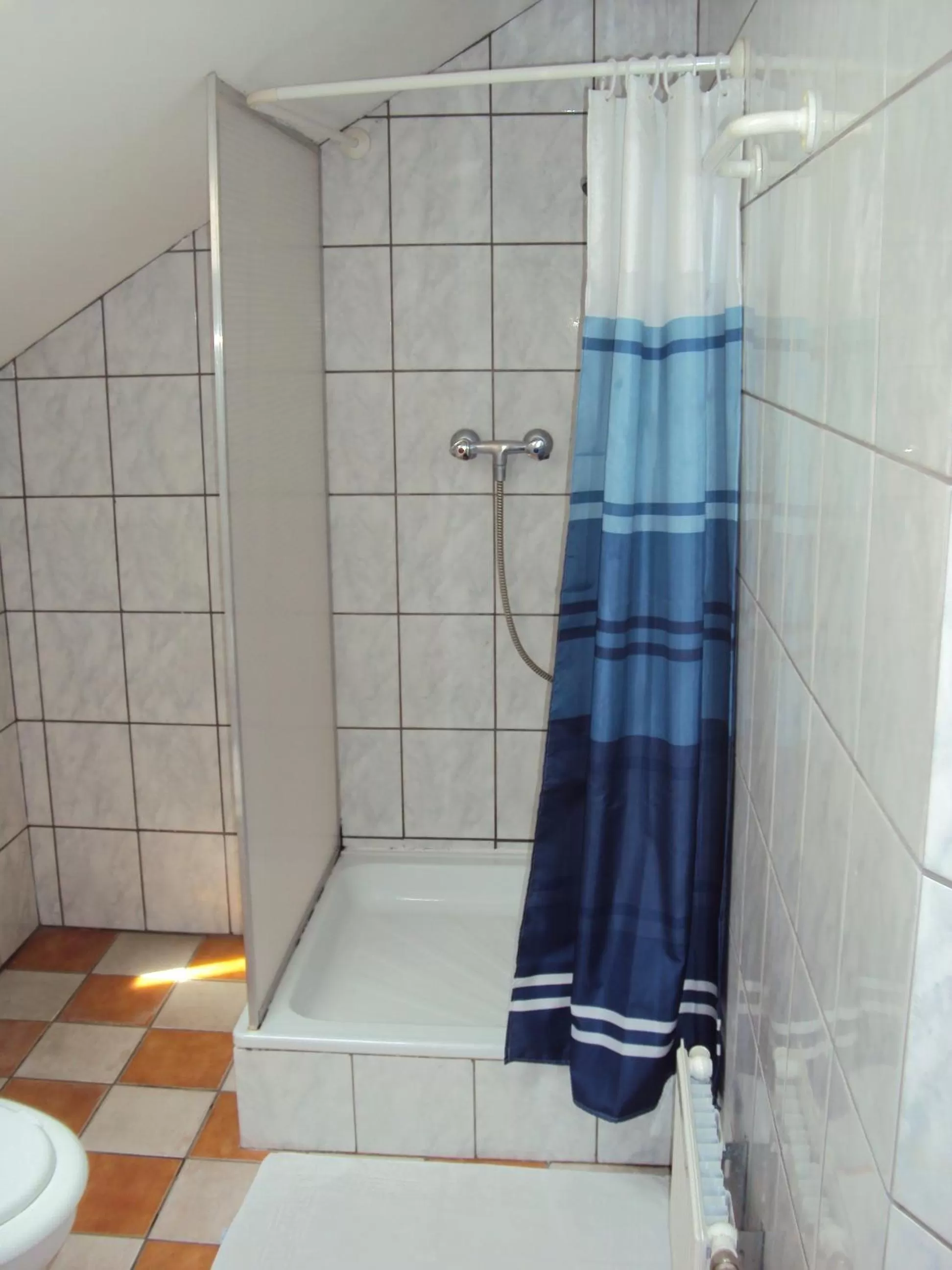 Bathroom in Lila Akác Vendégház Esztergom