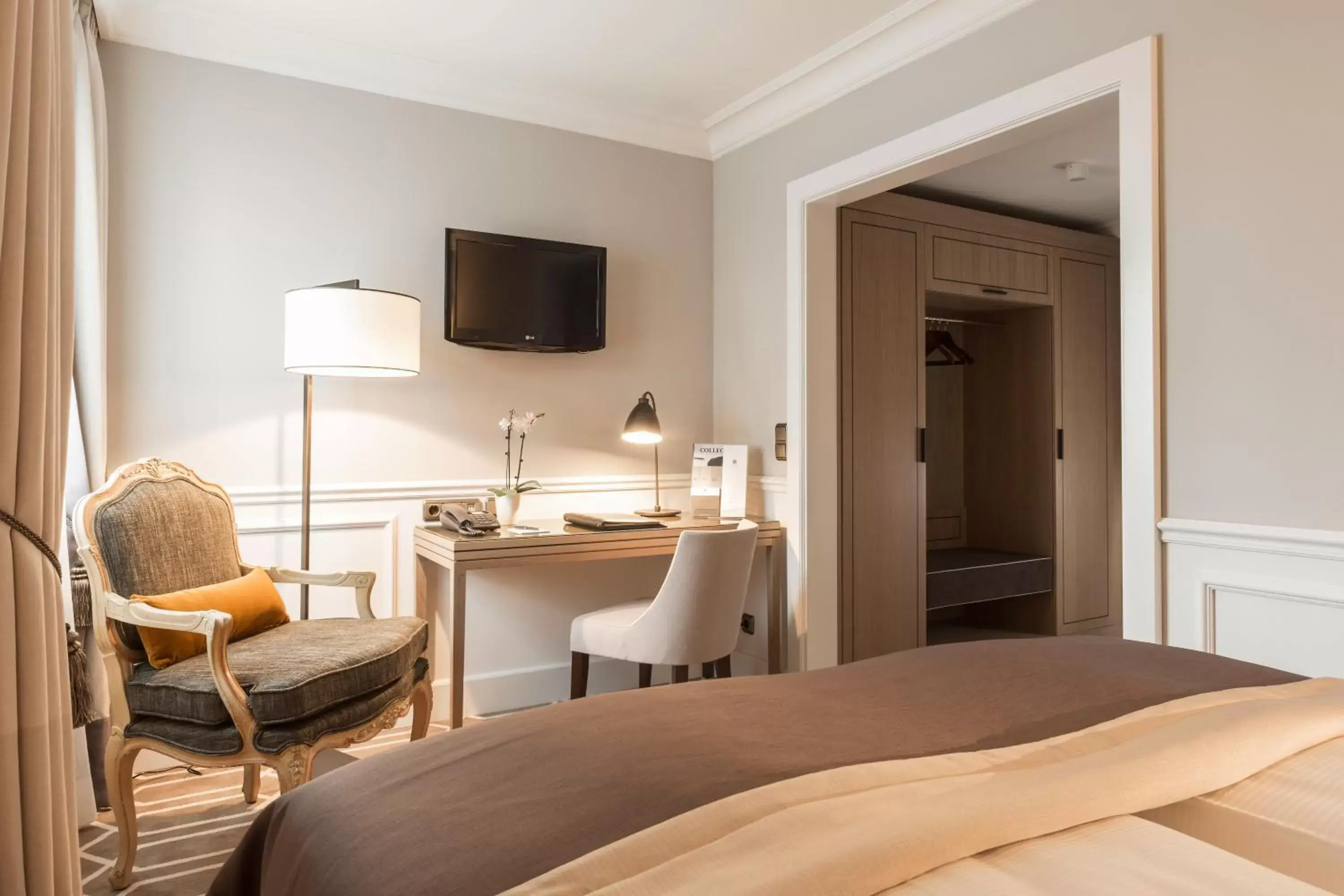 Superior Double Room in Althoff Hotel Fürstenhof Superior Double Room in Althoff Hotel Fürstenhof