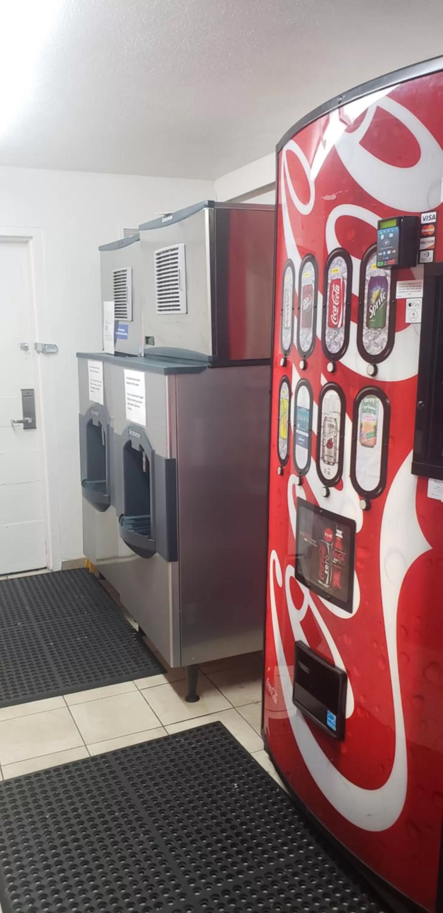 Food and drinks in Motel 6-Destin, FL