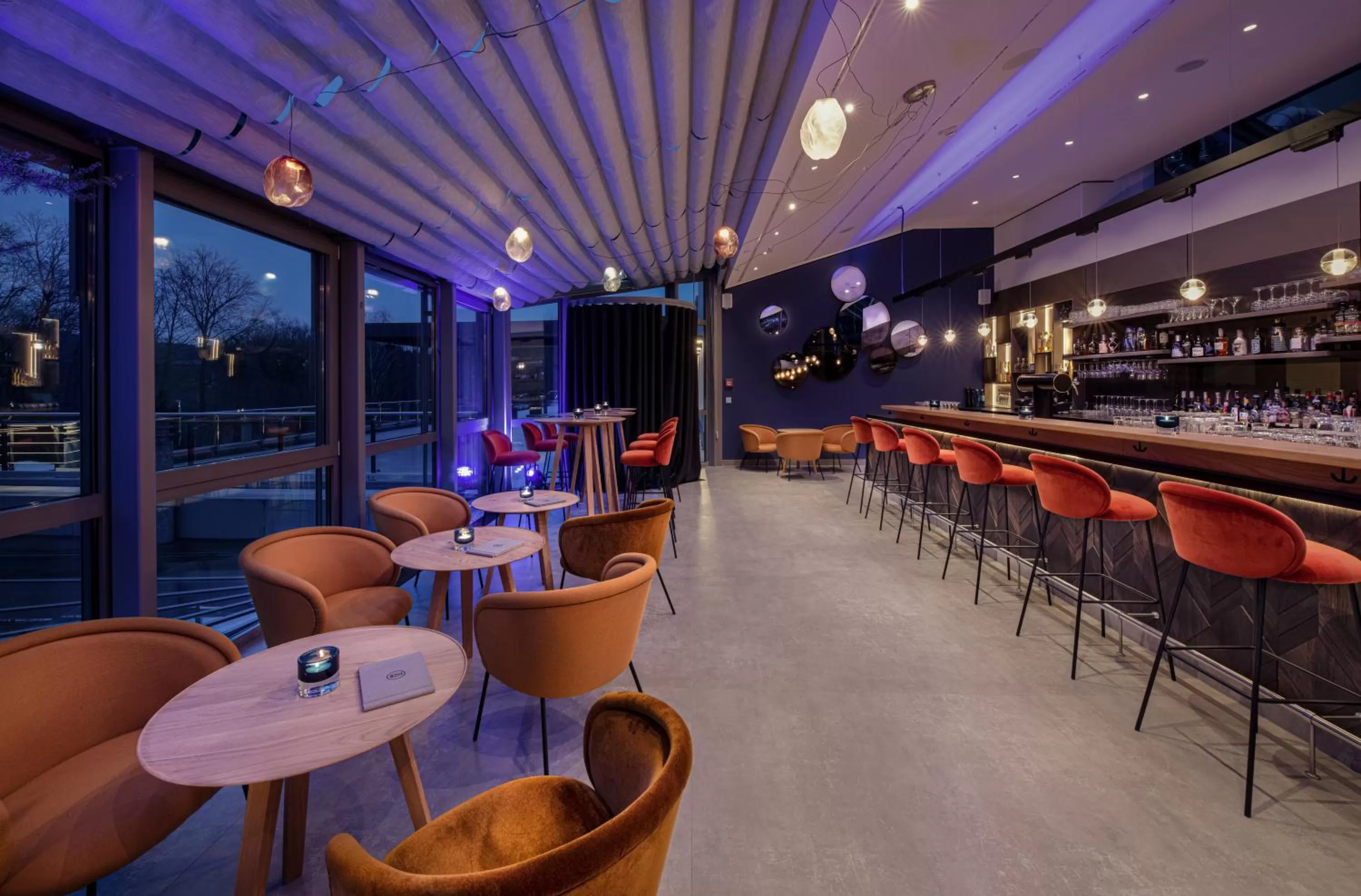 Lounge or bar in Hotel VierJahreszeiten am Seilersee