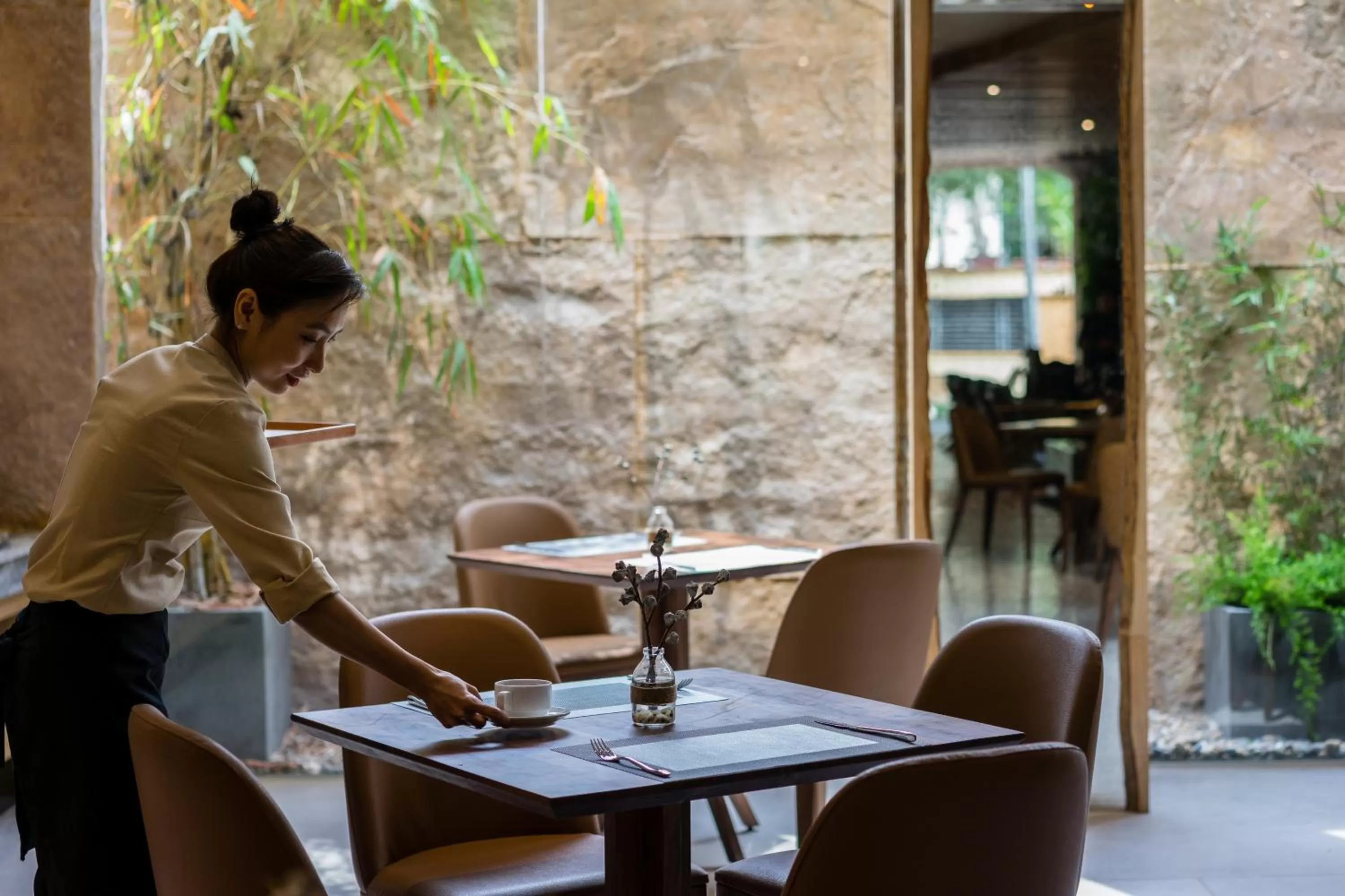 Restaurant/places to eat in Silverland Yen Hotel