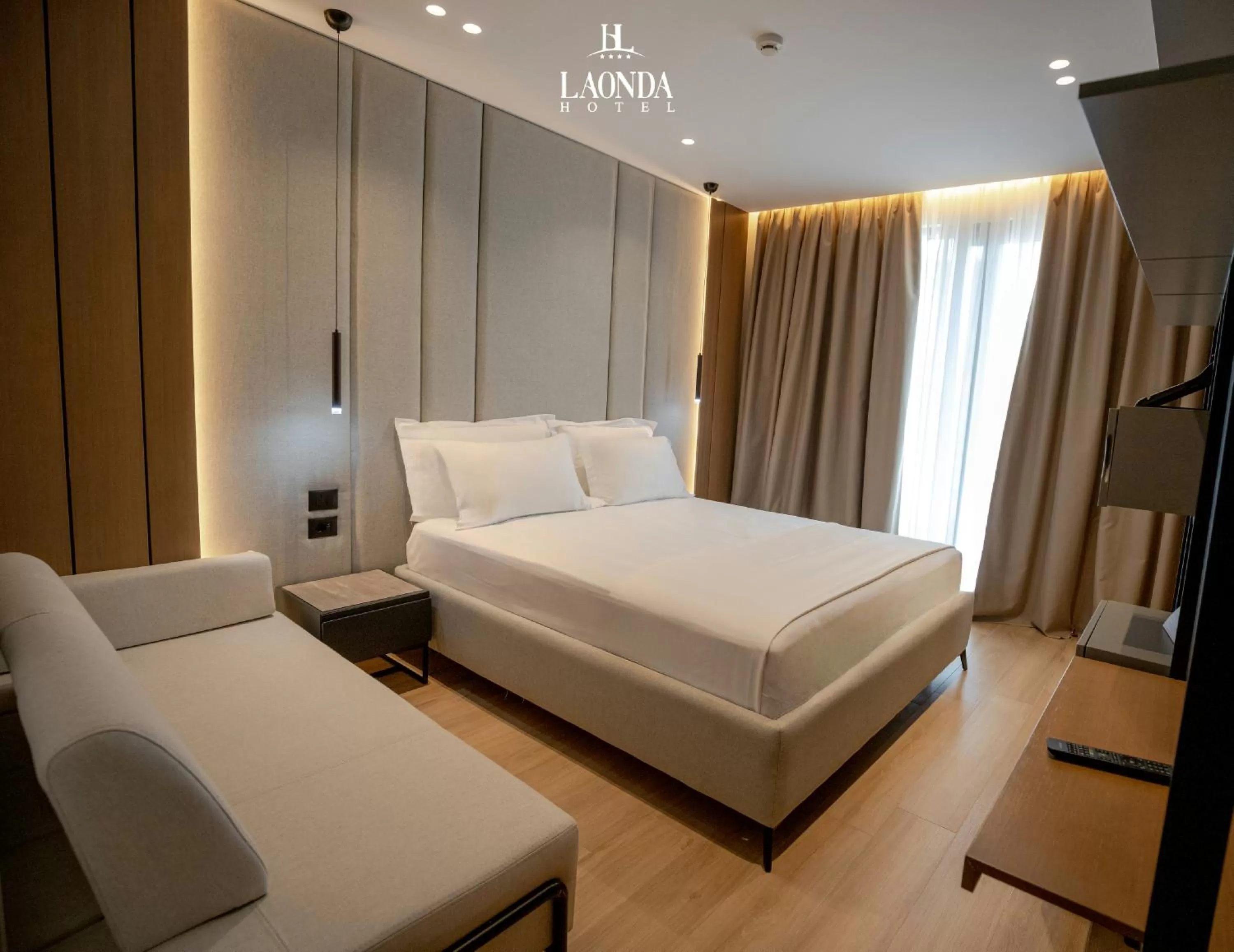Bedroom, Bed in La Onda Hotel Durres