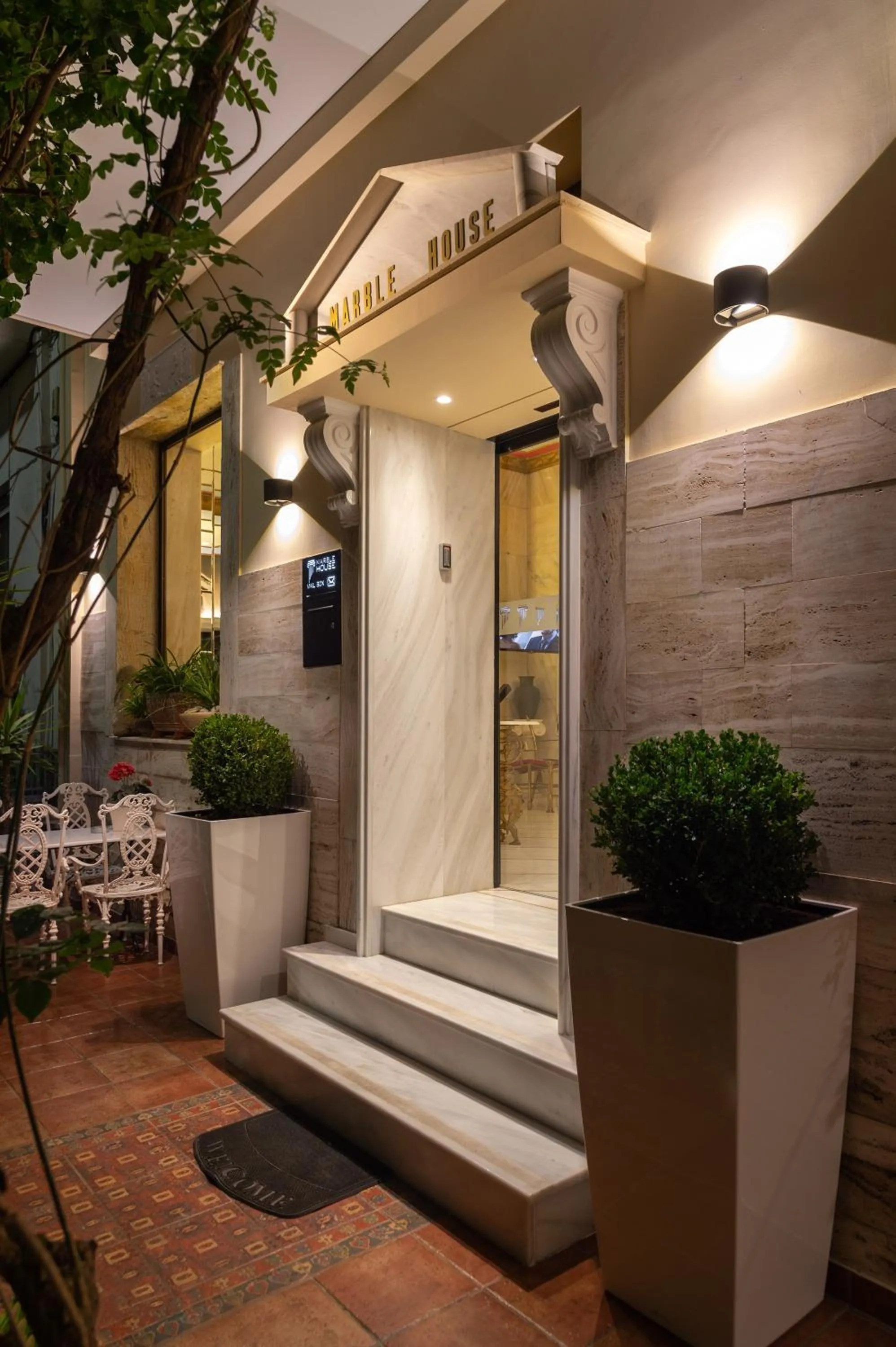 Facade/entrance in Marble House