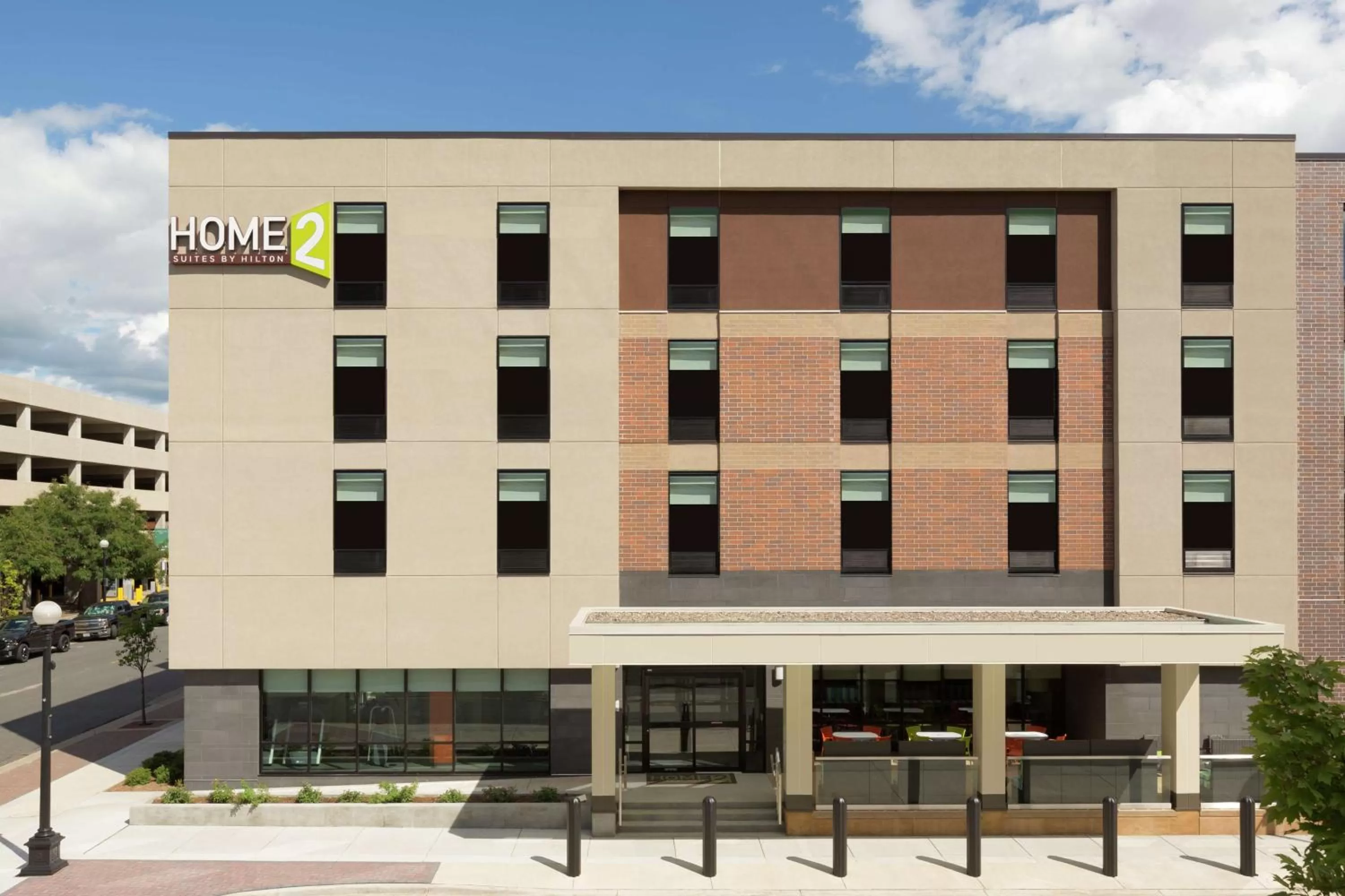 Property building in Home2 Suites By Hilton La Crosse
