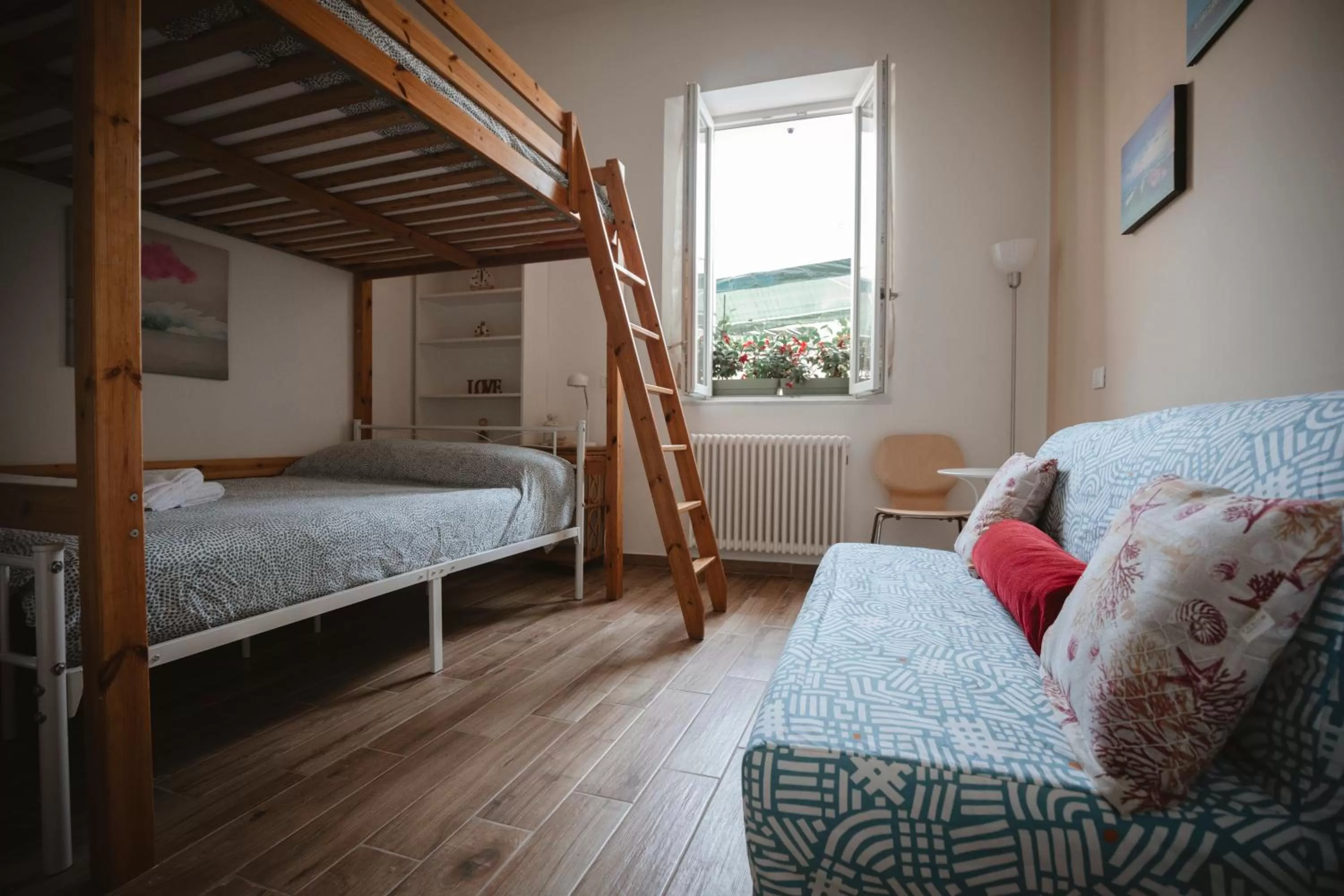 Photo of the whole room, Bed in Villa Valentina Versilia