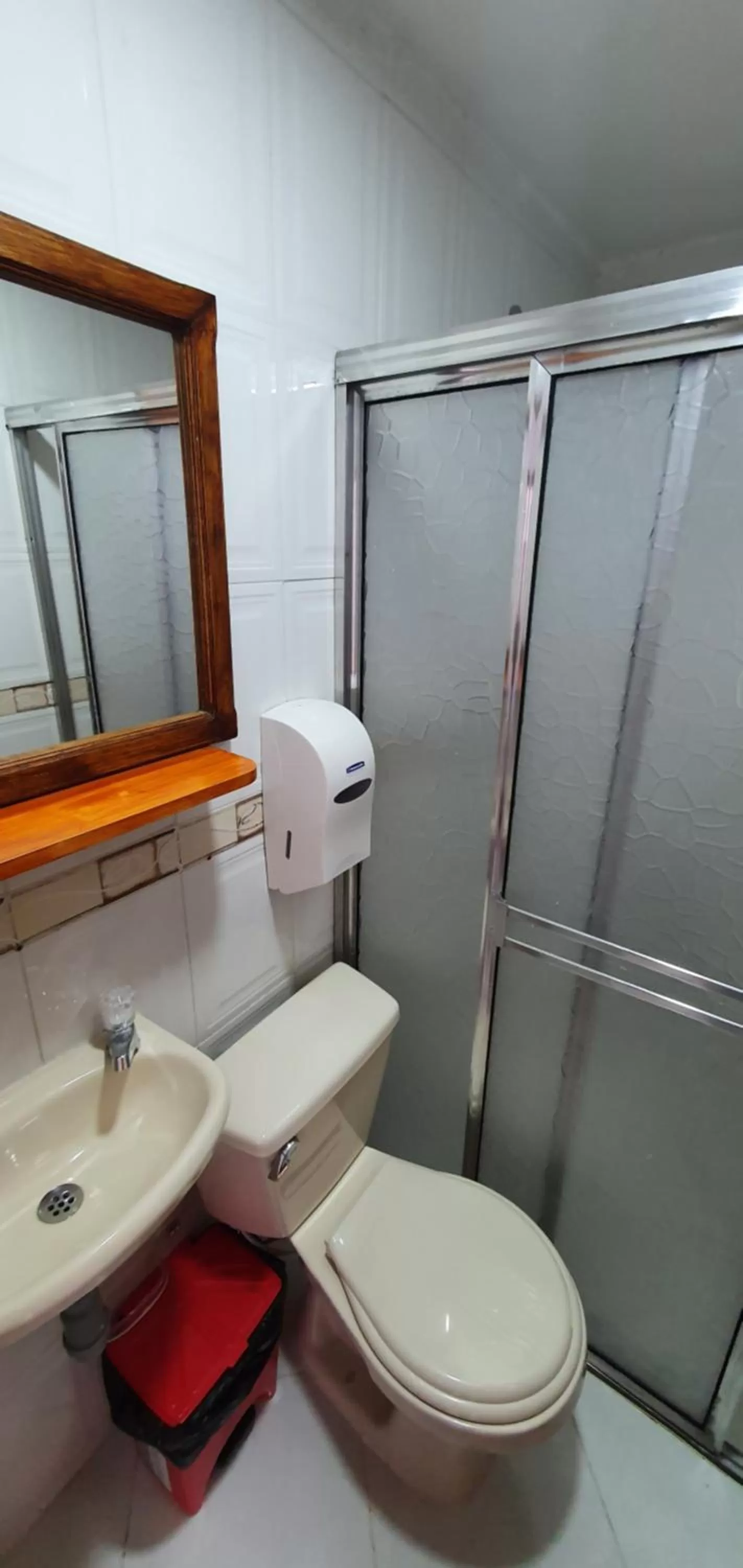 Shower, Bathroom in Hotel Picasso 70