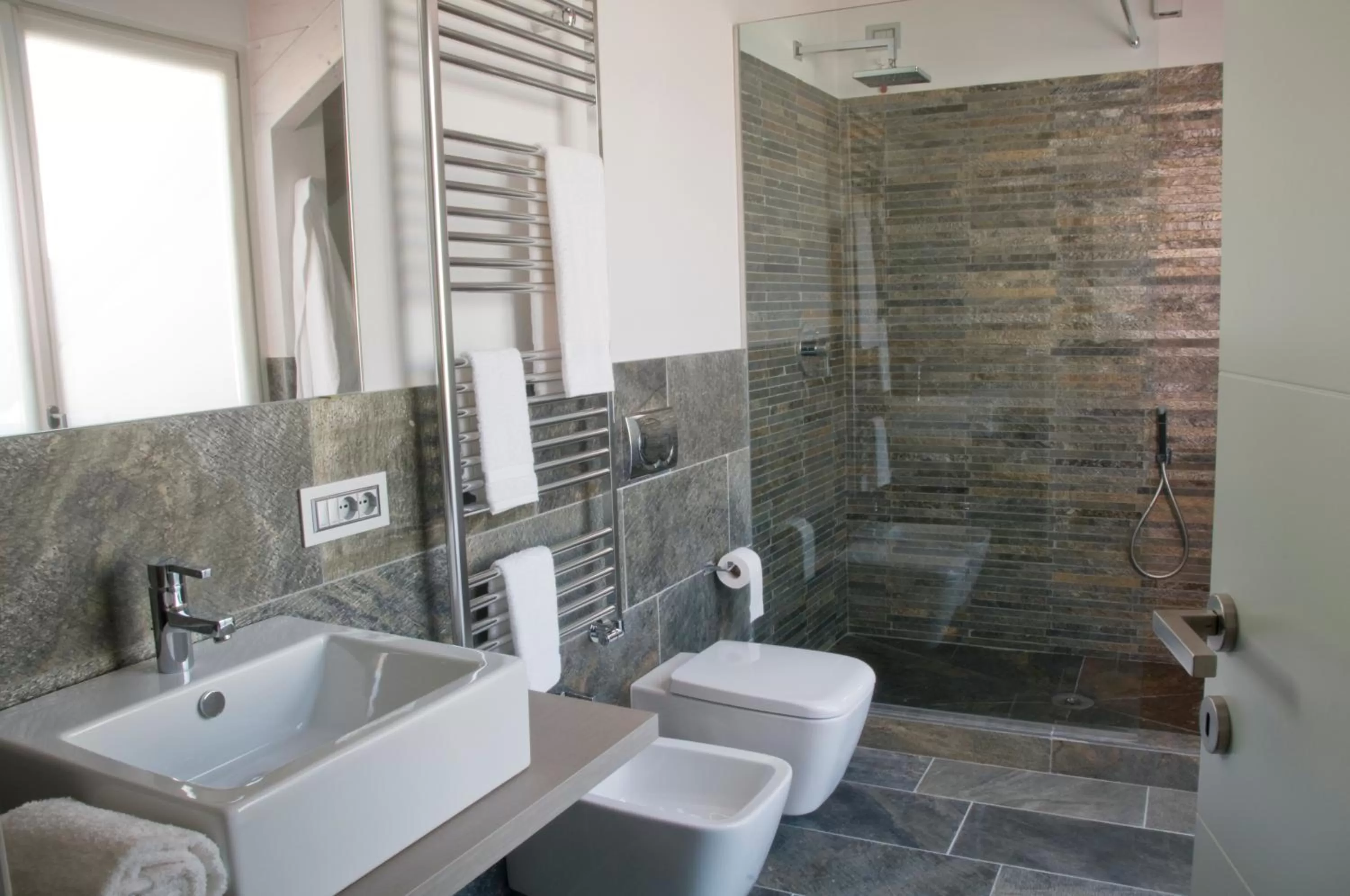 Bathroom in Hotel Di Varese