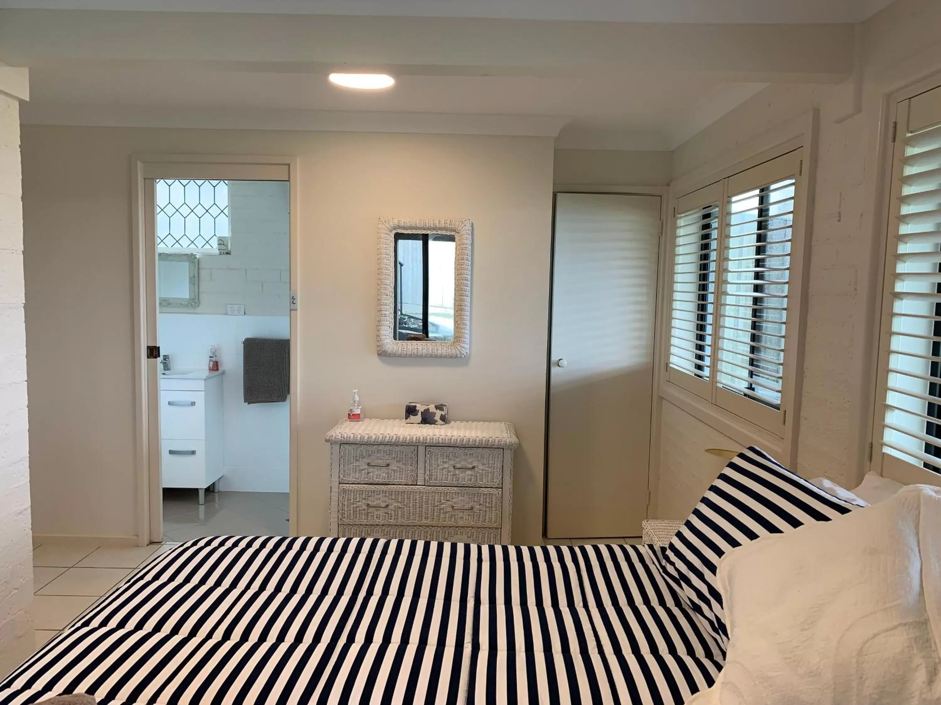 Bedroom, Bed in Sea Whispers