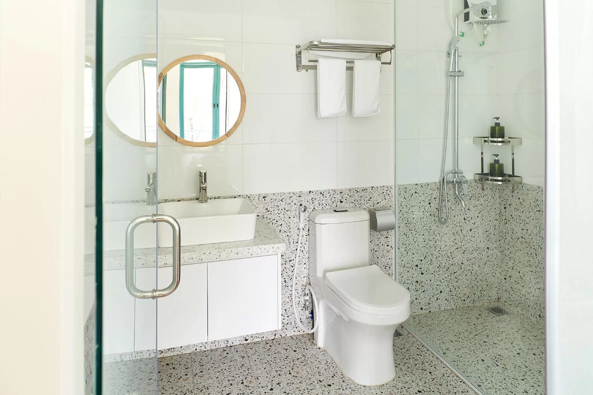 Bathroom in Larimar Villas Cô Giang