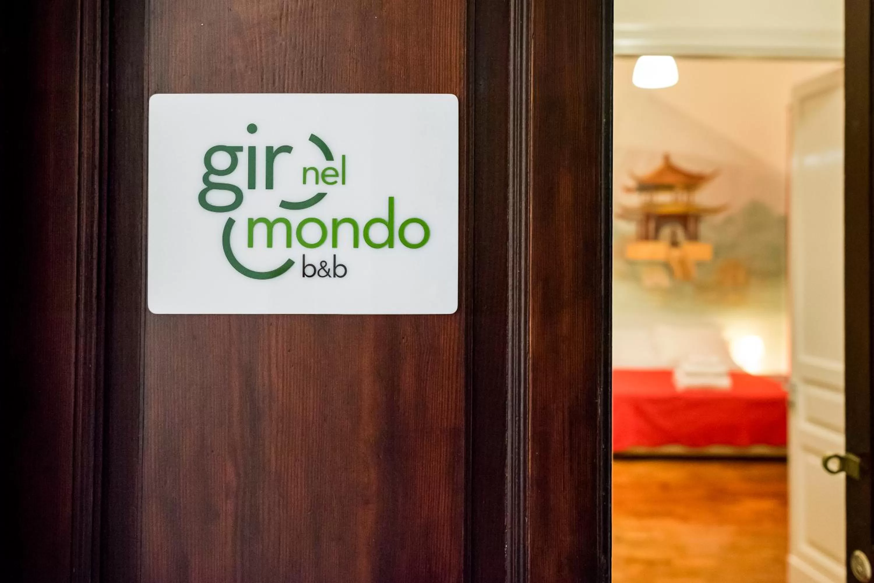 Facade/entrance, Bed in Giro nel mondo