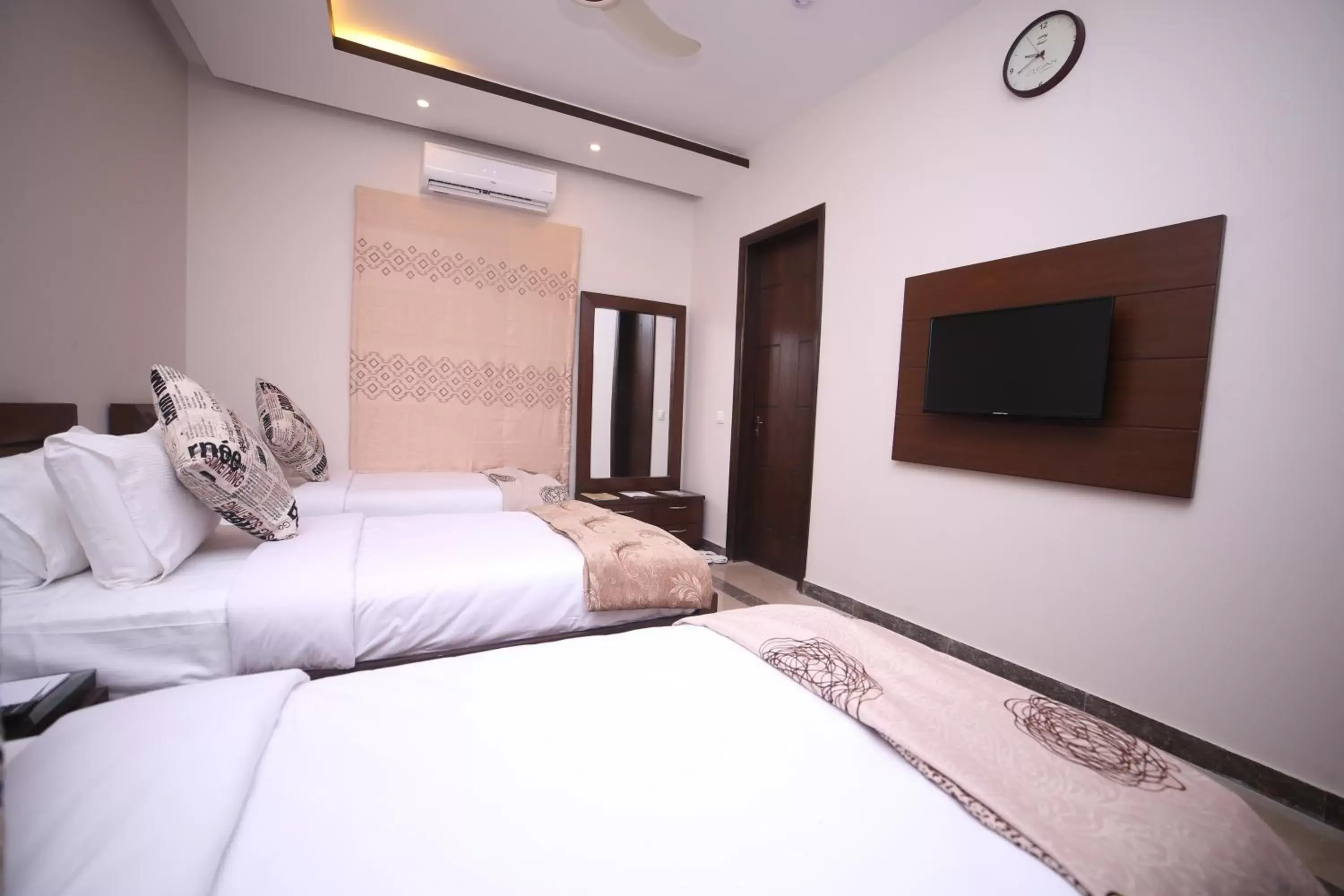 Business Triple Room in Zifan Hotel & Suites Business Triple Room in Zifan Hotel & Suites