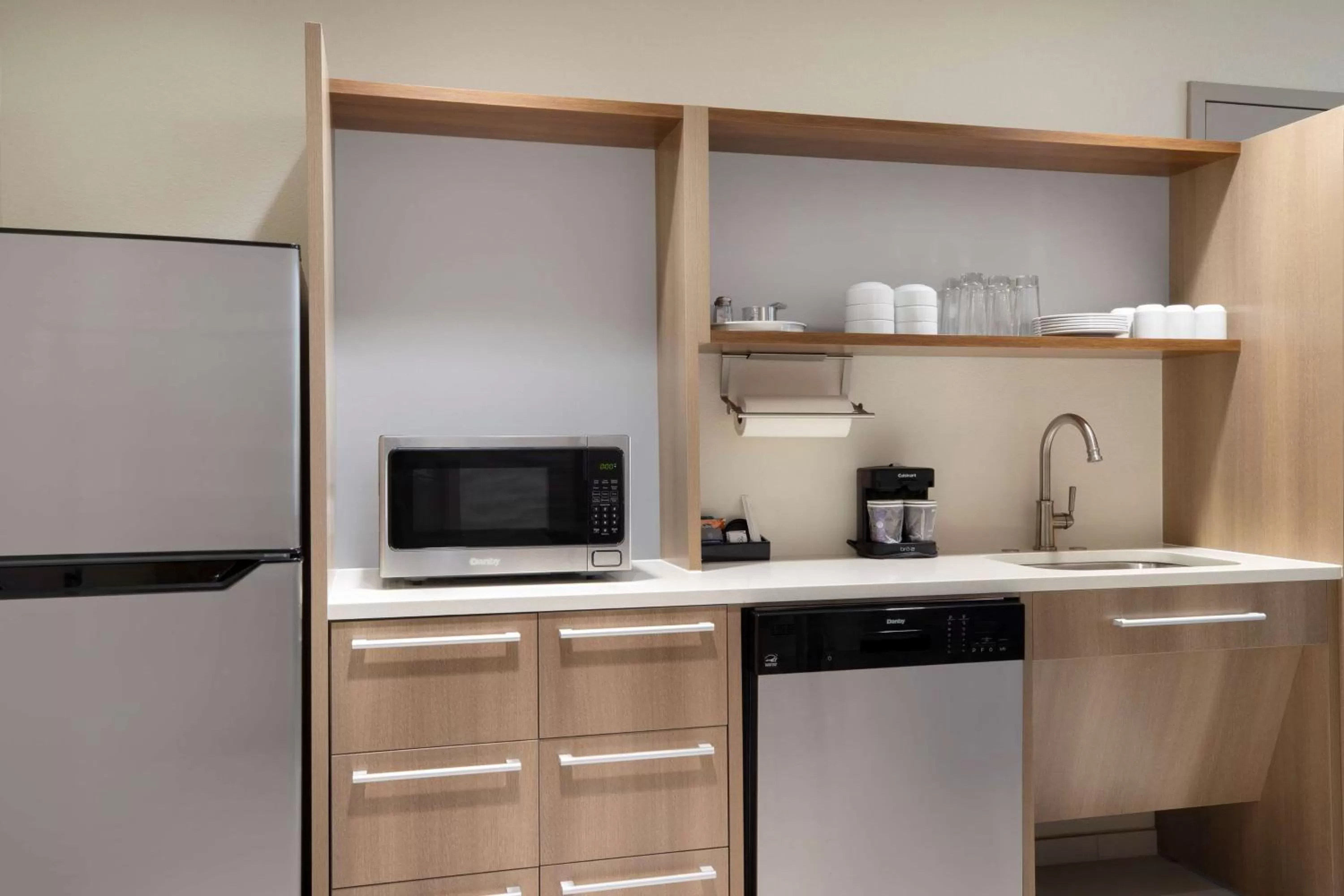 Kitchen or kitchenette in Home2 Suites By Hilton Phoenix Avondale, Az