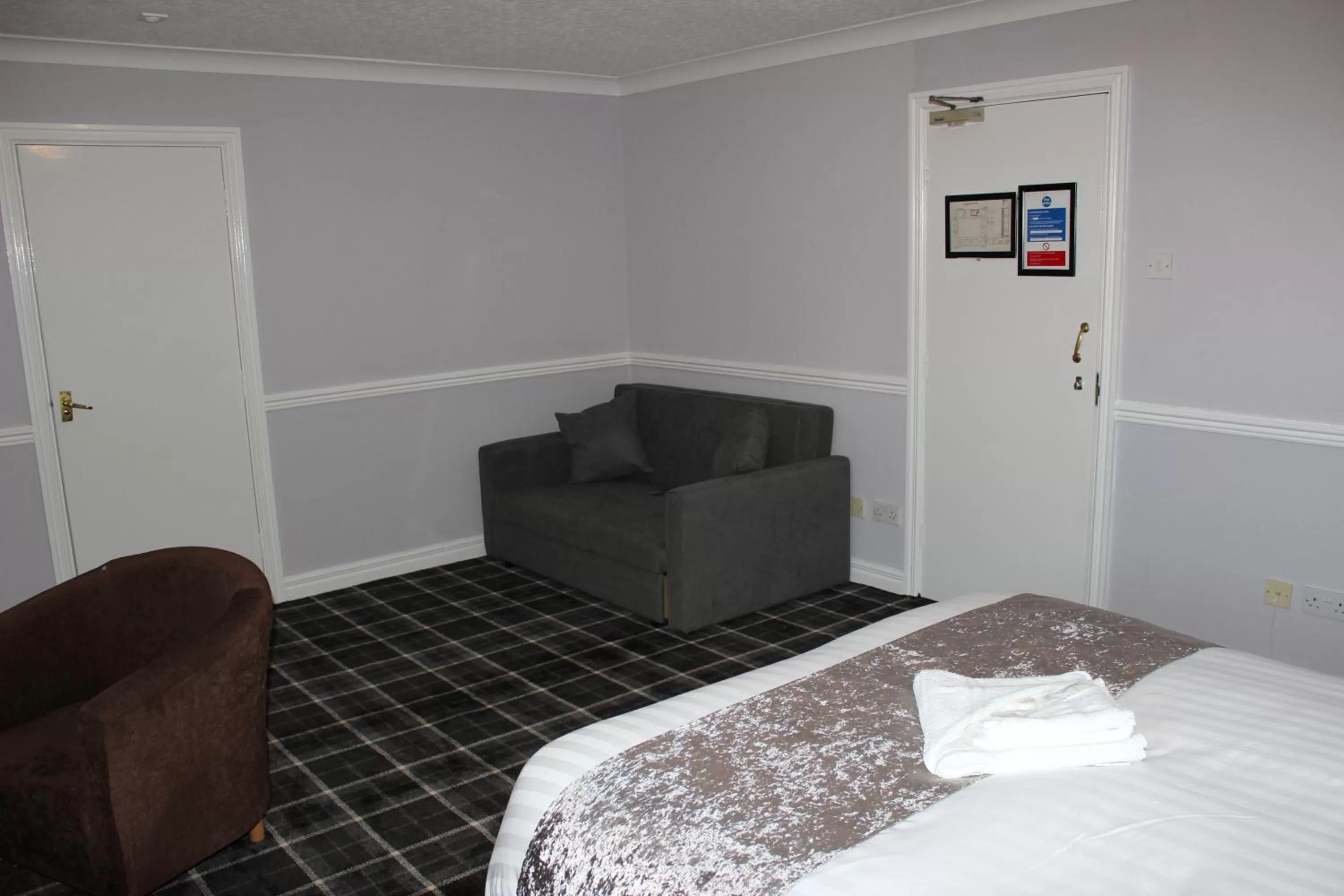 Seating area, Bed in The Angel View Hotel