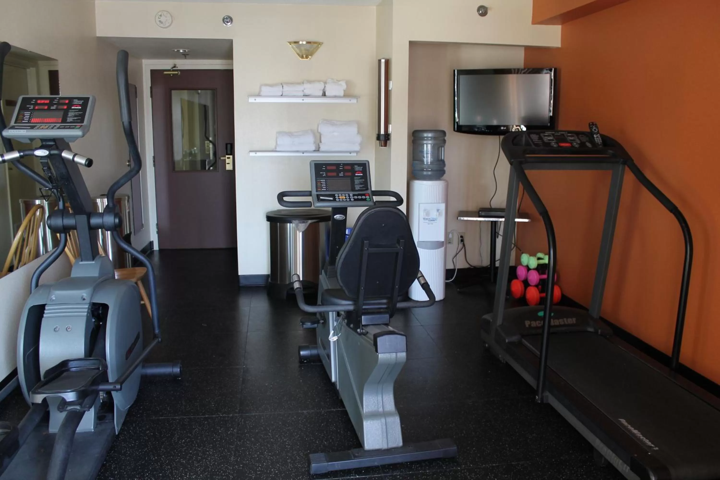 Fitness centre/facilities in Country Inn & Suites by Radisson, Winnipeg, MB