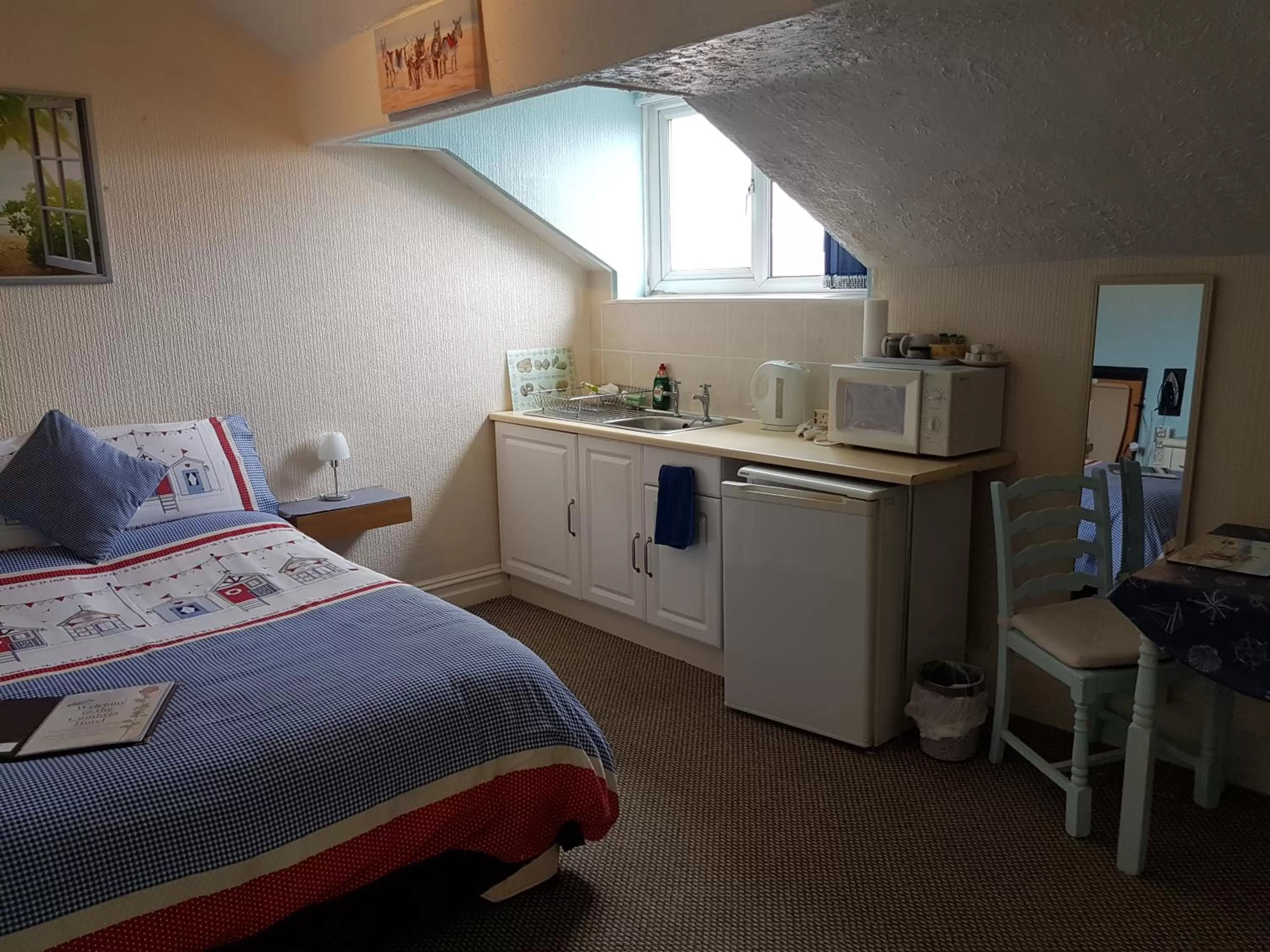 Kitchen or kitchenette, Bed in Cumbria Guest House
