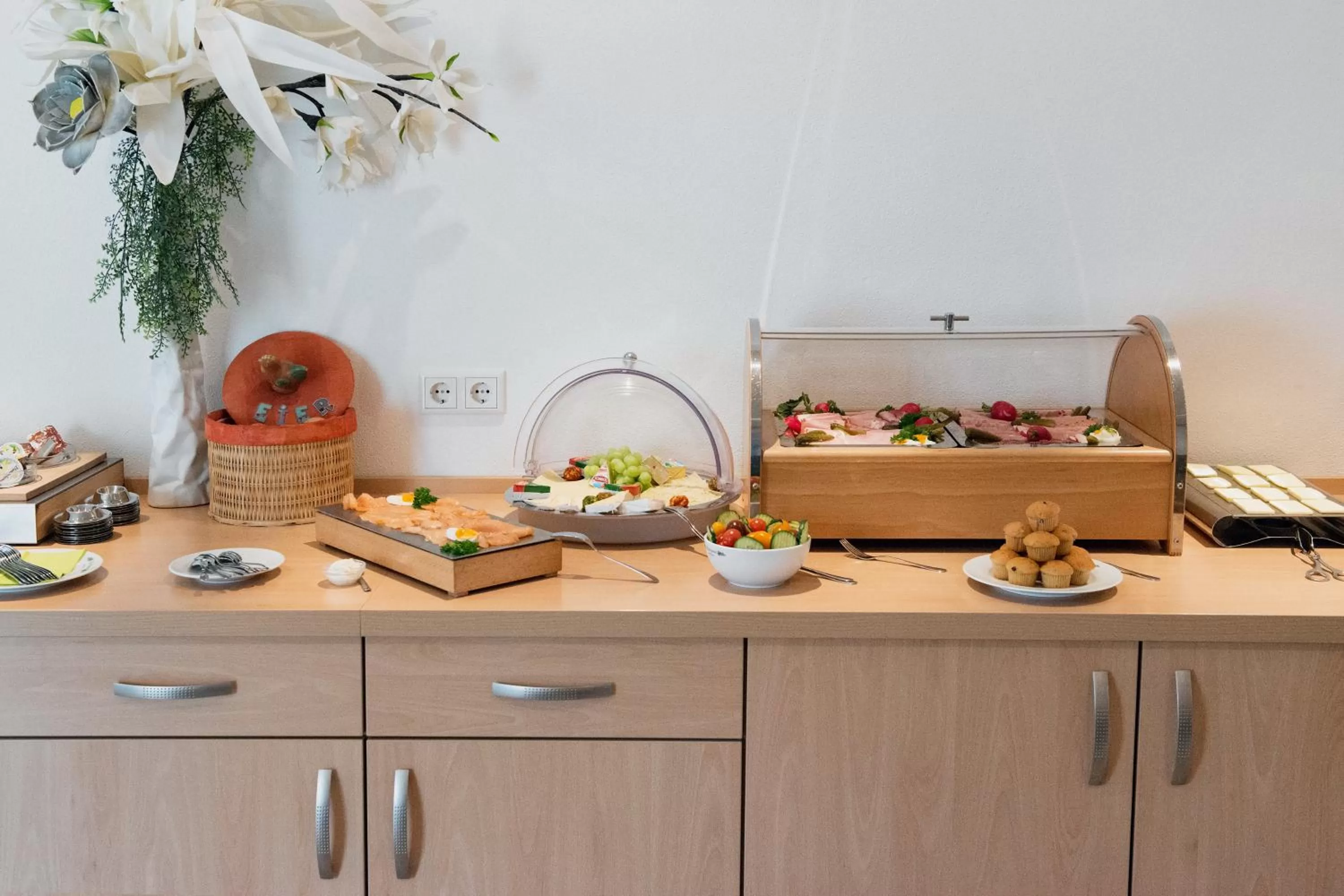 Buffet breakfast, Food in Hotel garni Hopfengold