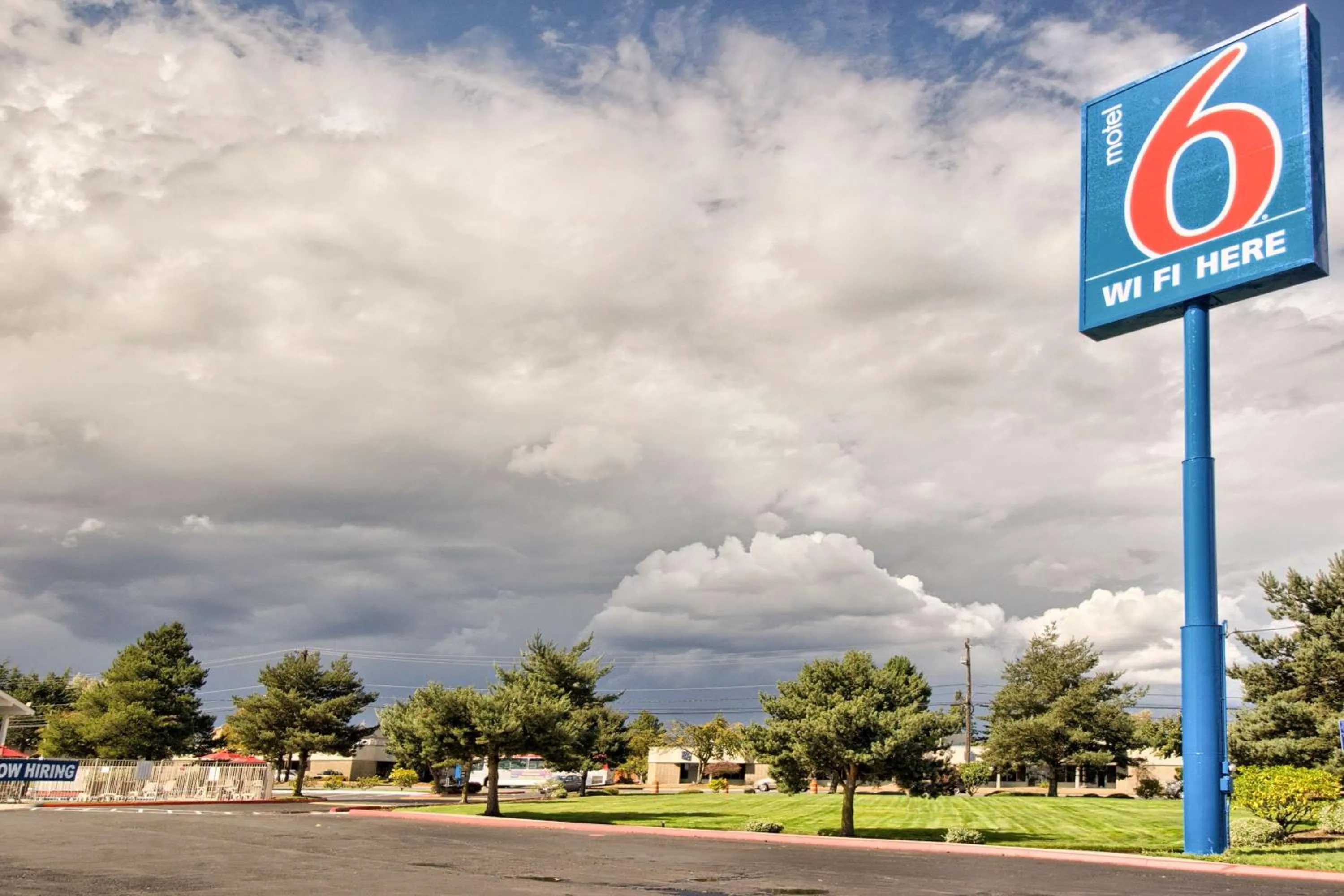 Property building in Motel 6-Everett, WA - North