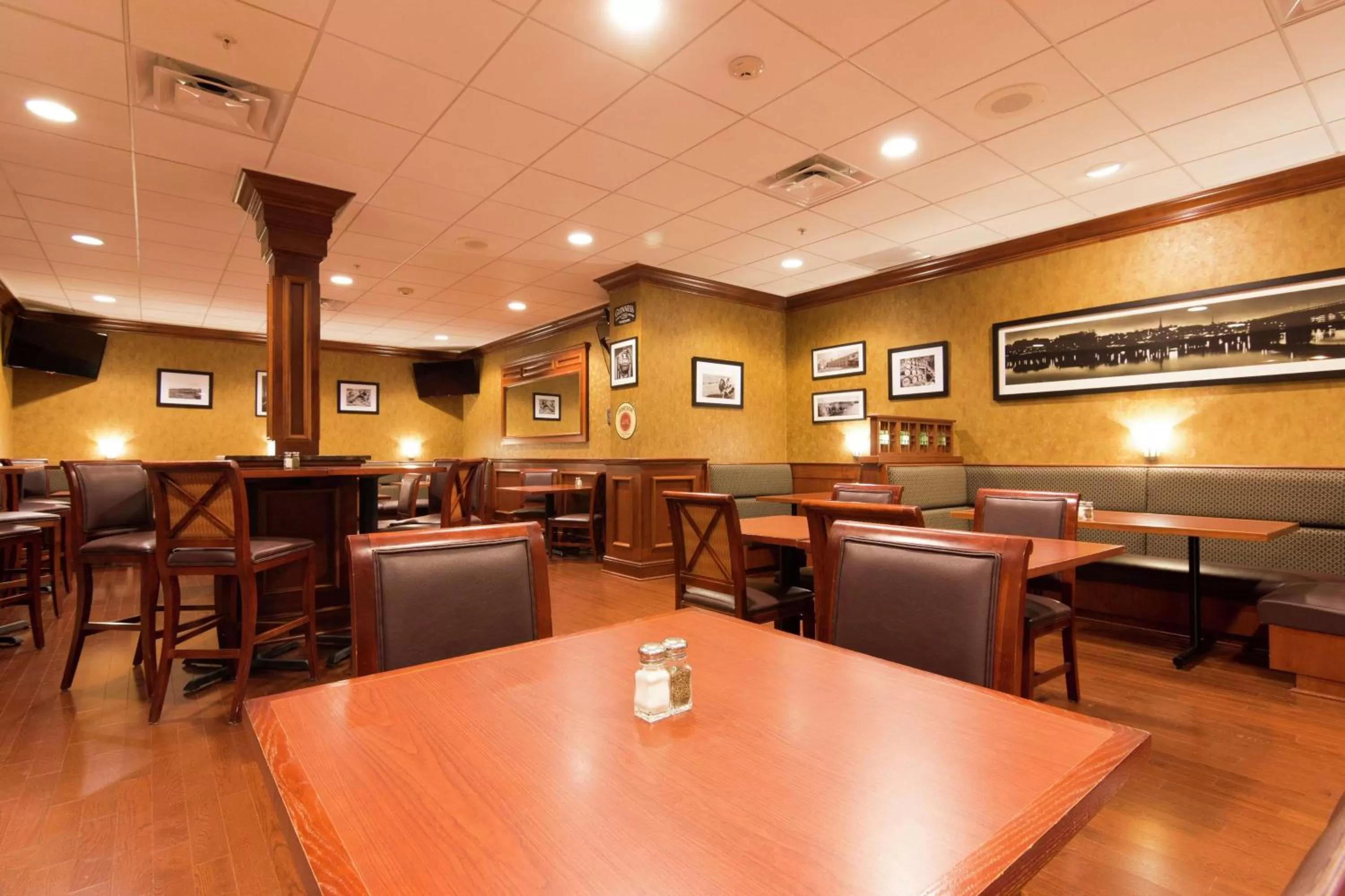 Restaurant/places to eat in Hilton Garden Inn Bangor