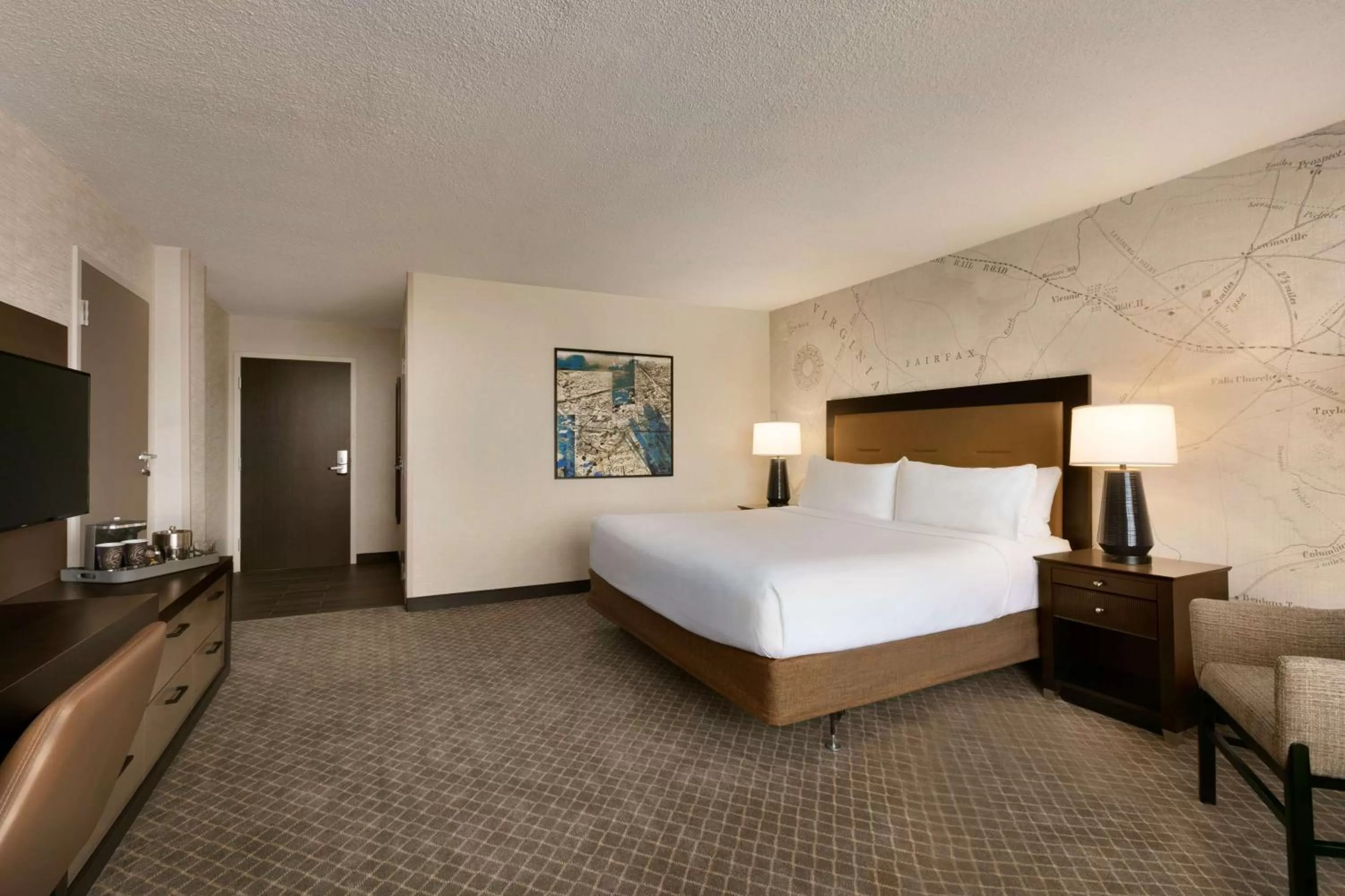 Bedroom, Bed in DoubleTree by Hilton McLean Tysons
