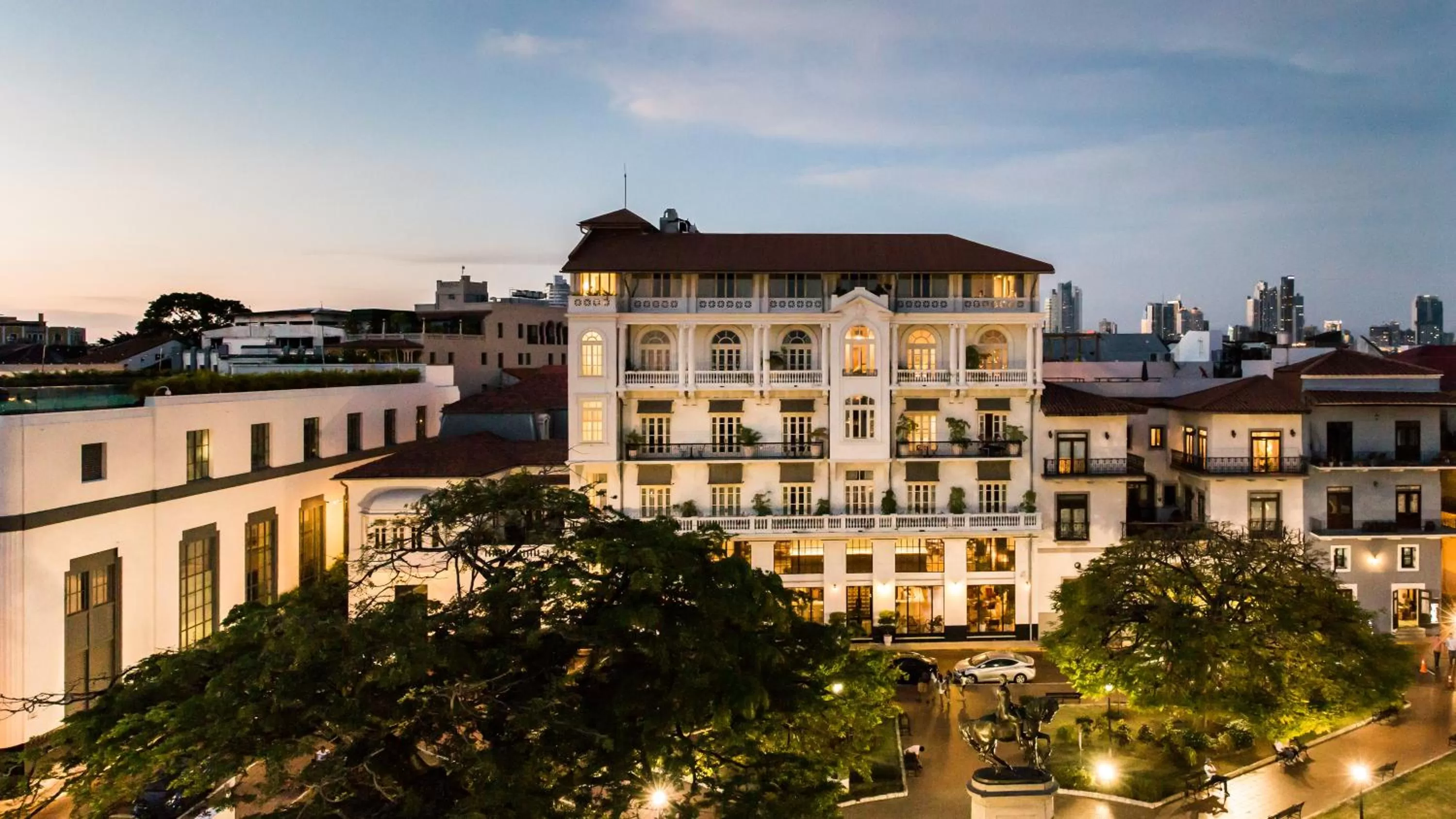 Facade/entrance in American Trade Hotel