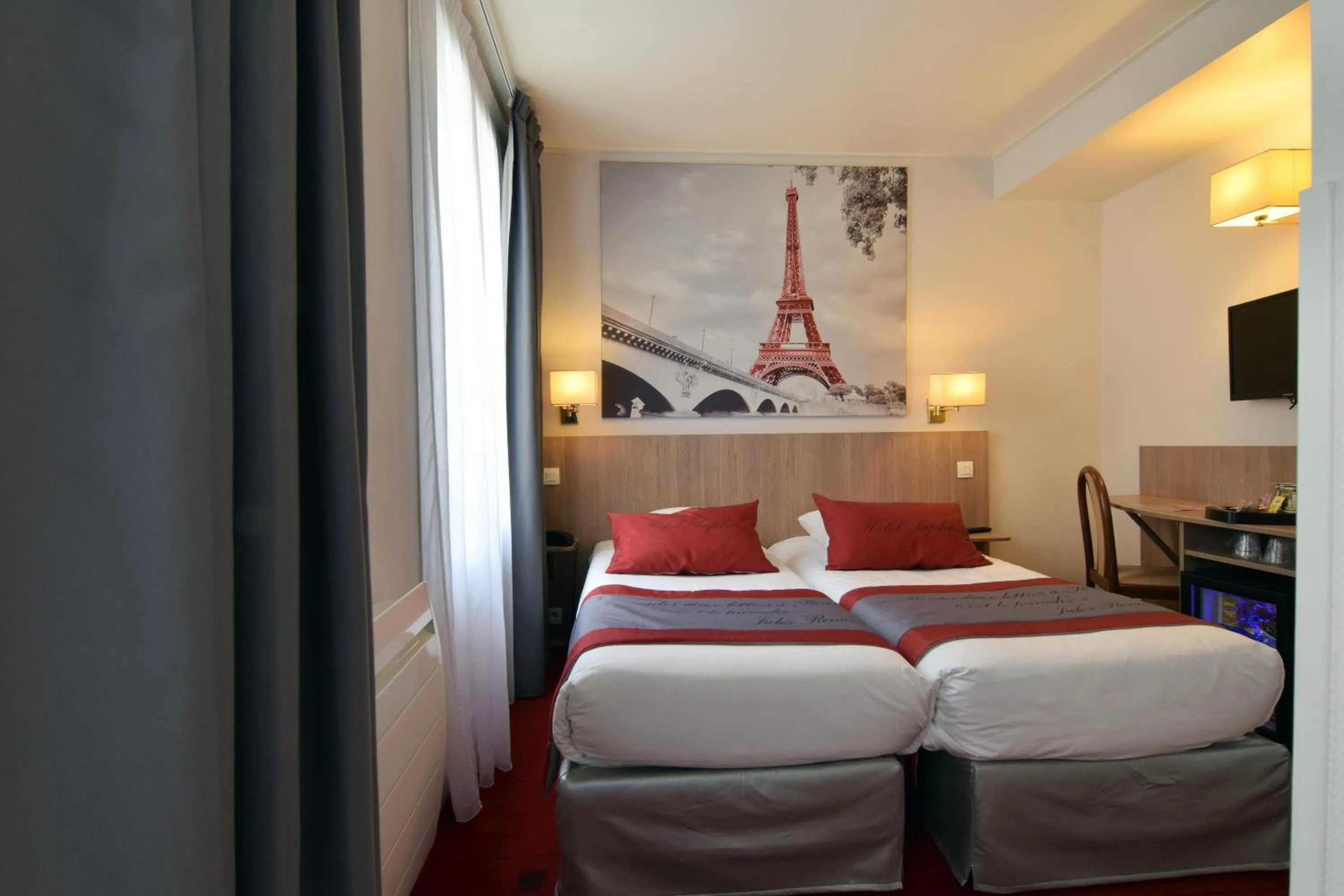 Bedroom, Bed in Saphir Grenelle