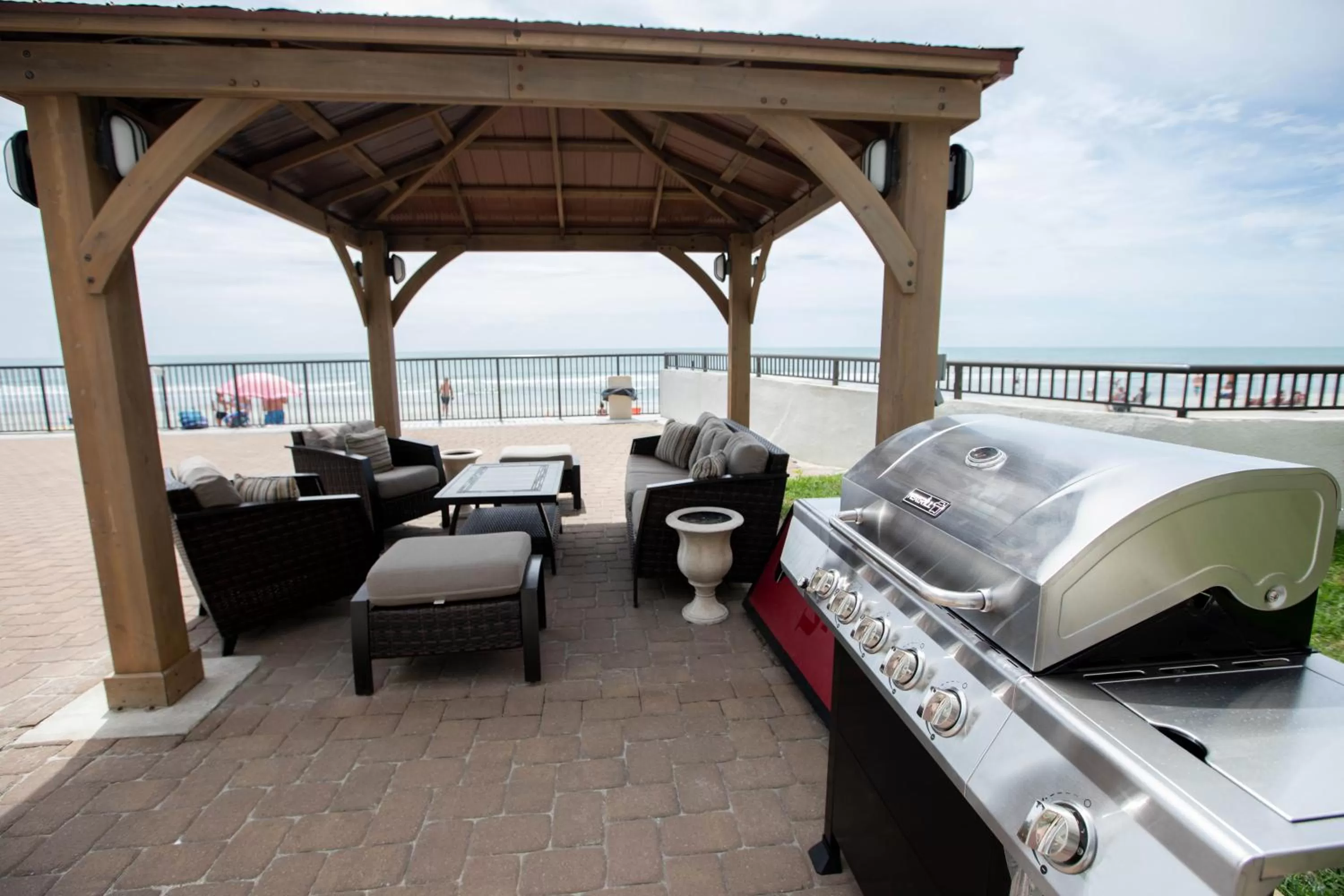 BBQ facilities in Garden City Inn