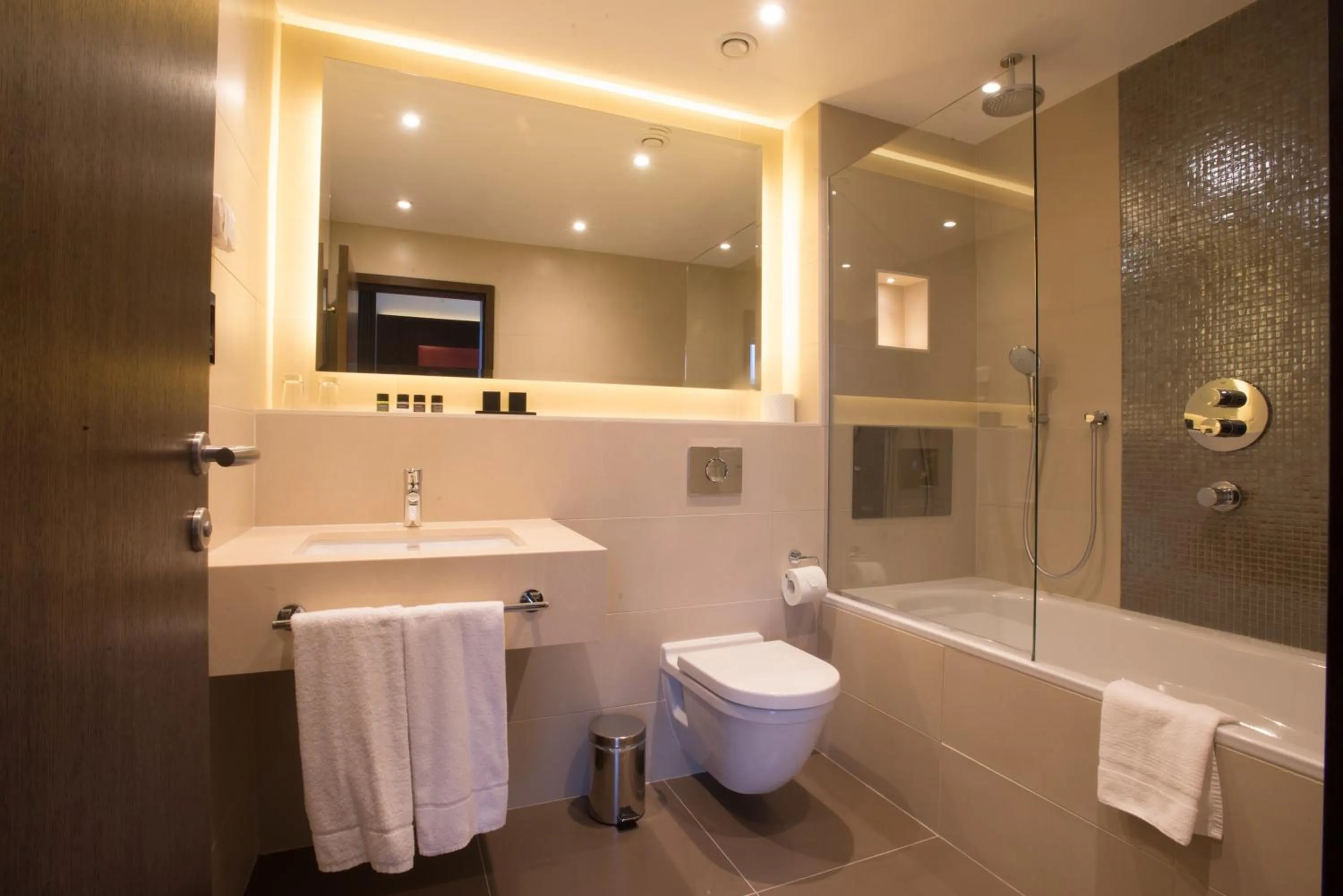 Bathroom in St George's Hotel - Wembley