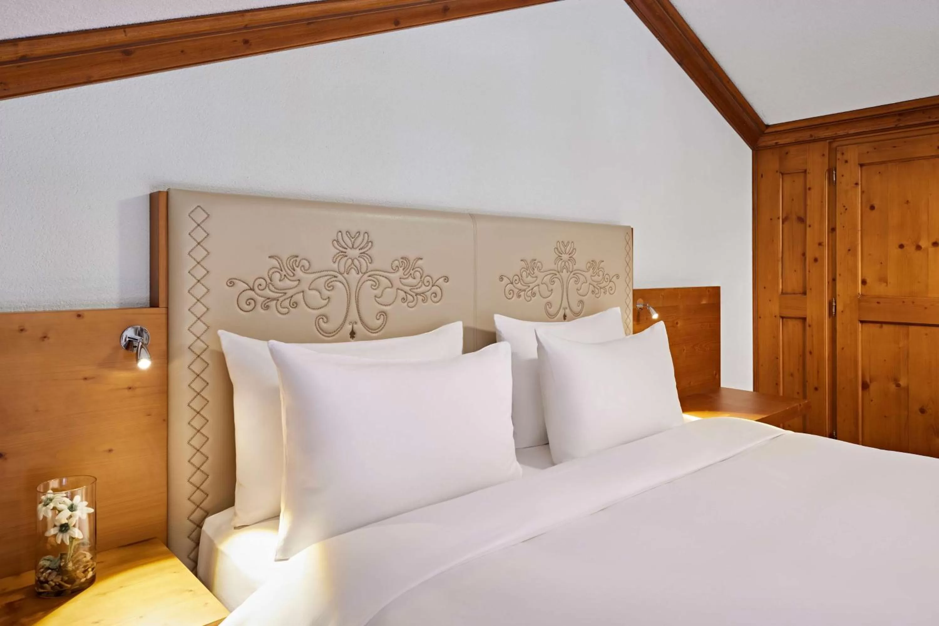 Bedroom, Bed in Parkhotel Oberstaufen