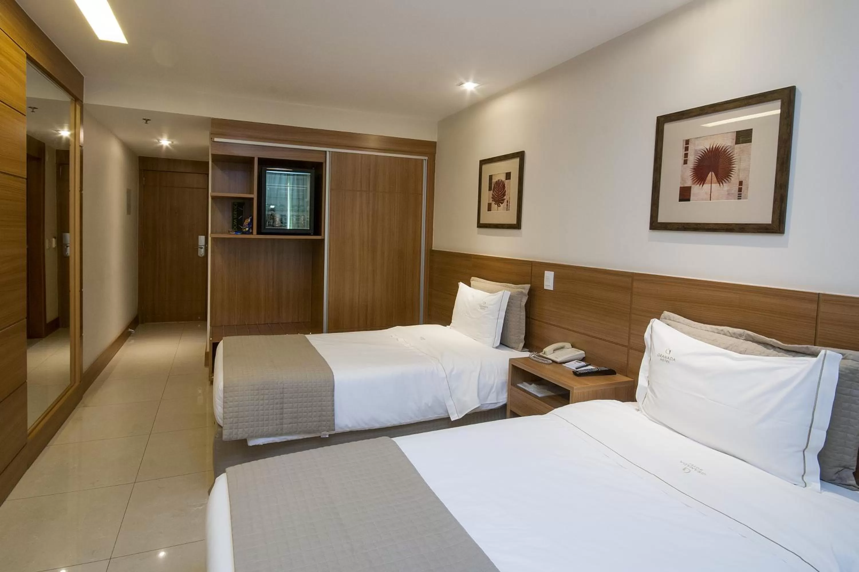 Property building, Bed in Américas Granada Hotel