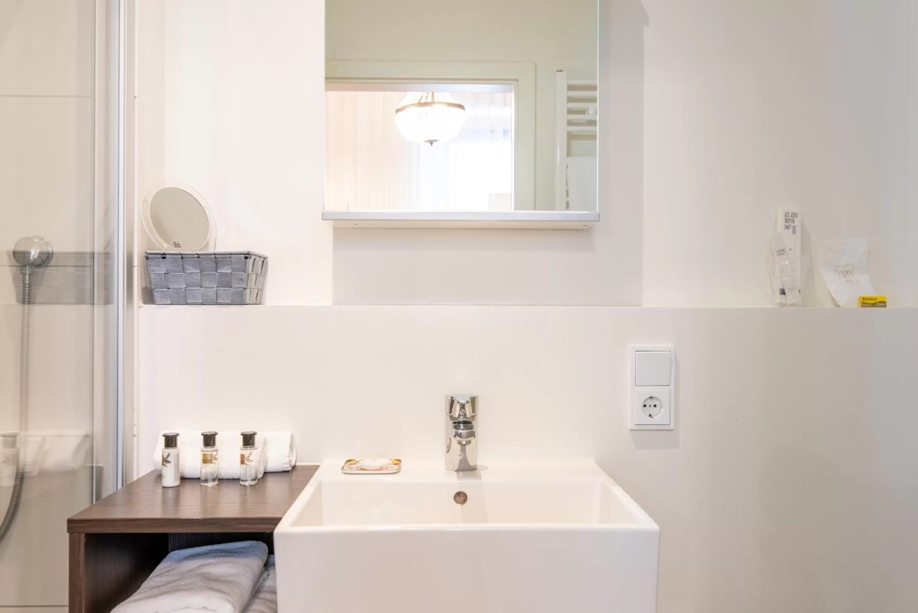 Bathroom in Luxstay Bad Nauheim - Self-Check-In